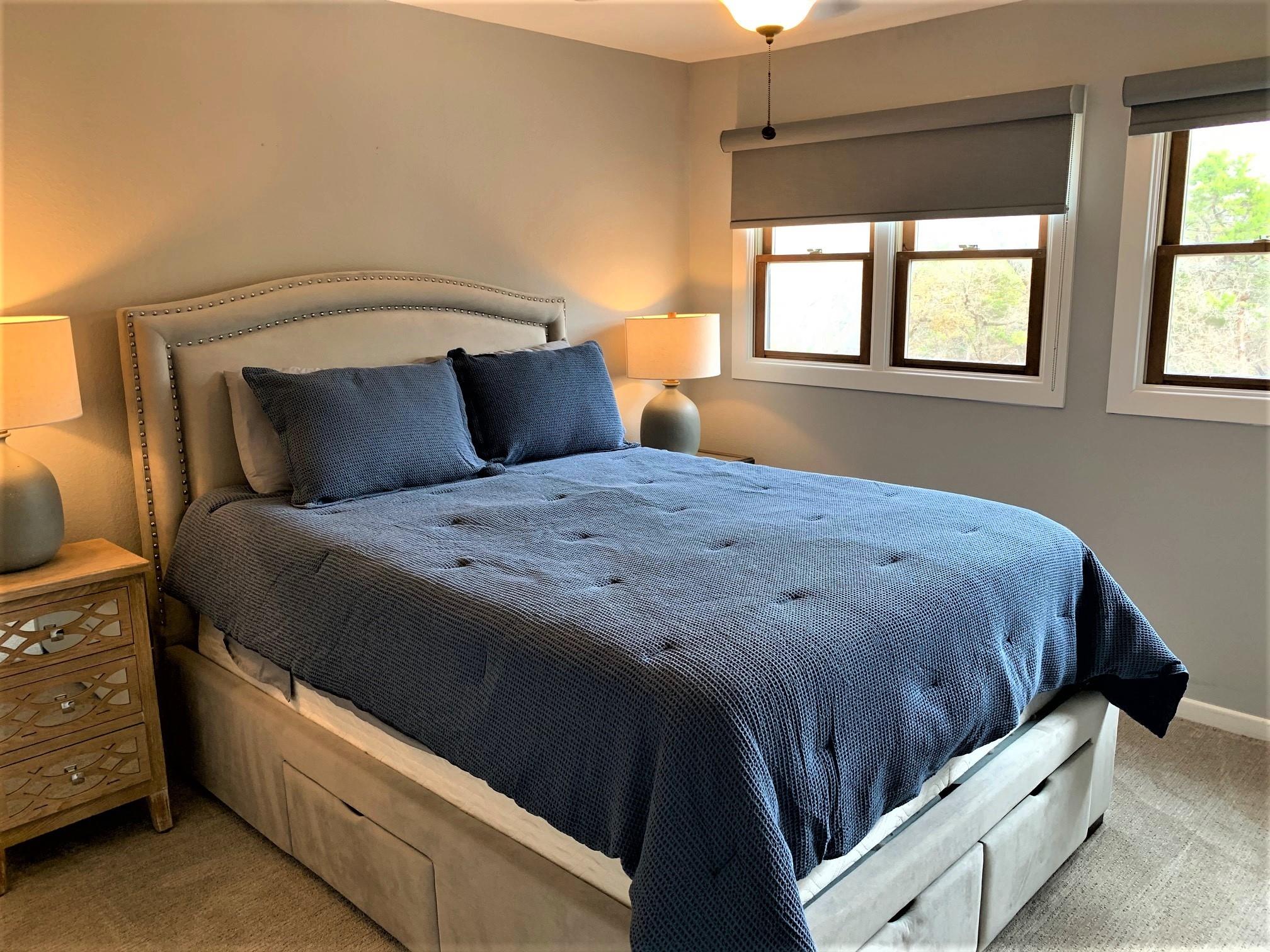 105 Birdie Dr, The Hills, TX 78738