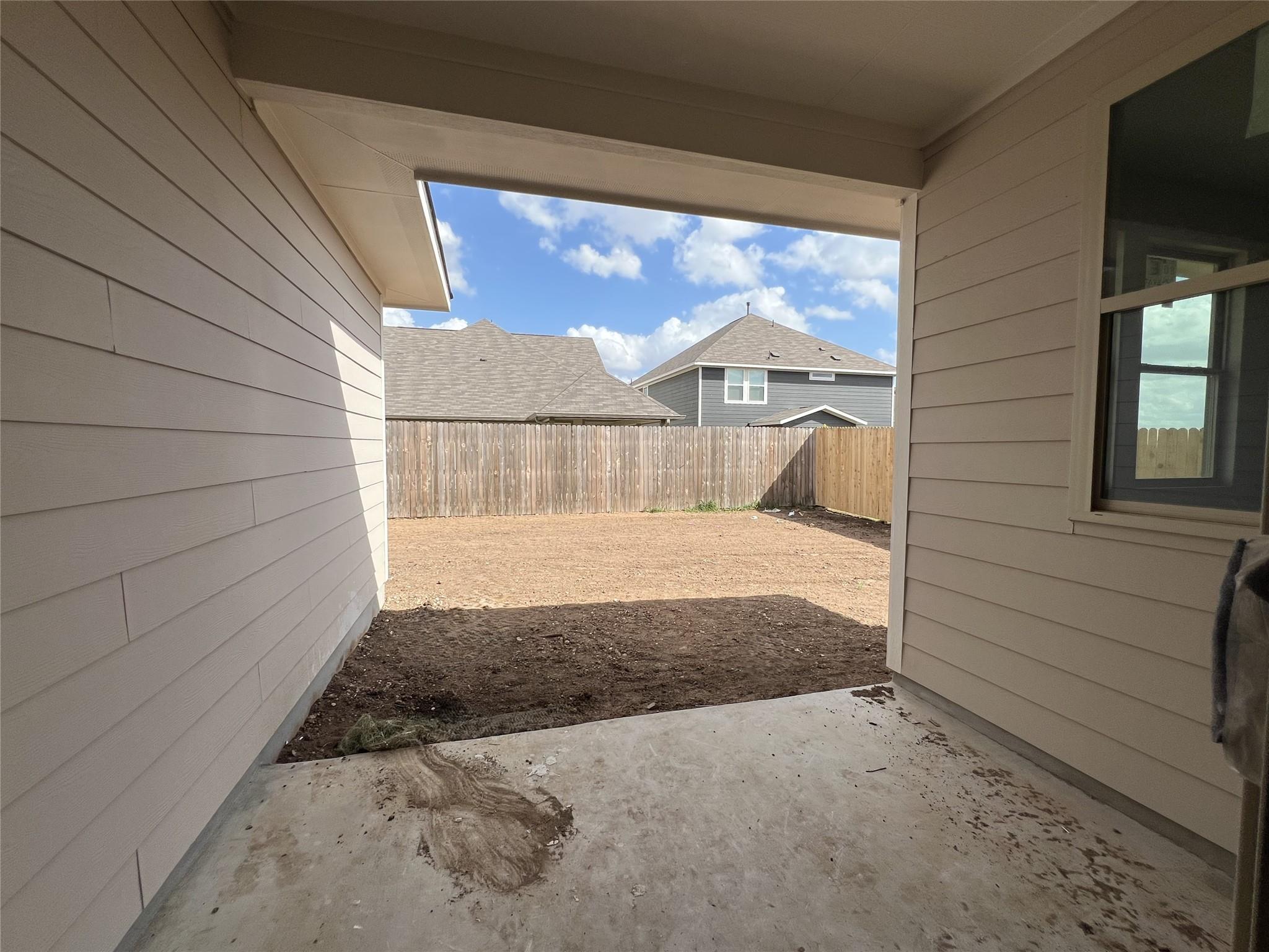 327 Willow Heights Dr, Hutto, TX 78634