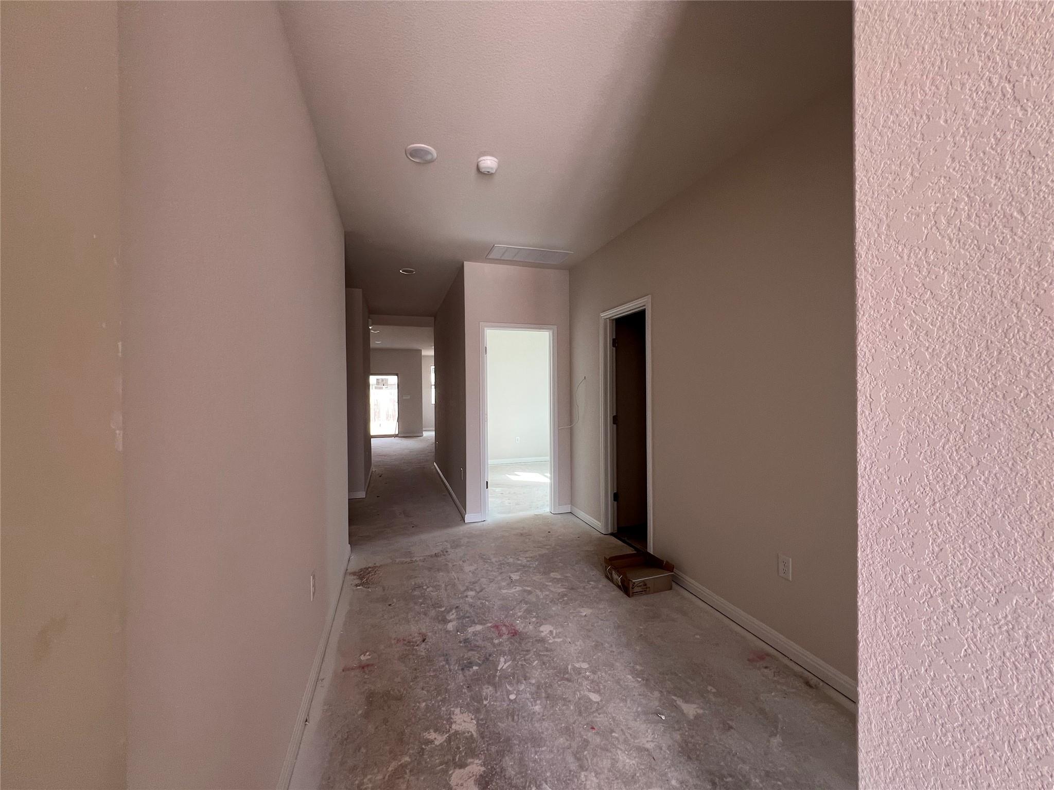 327 Willow Heights Dr, Hutto, TX 78634