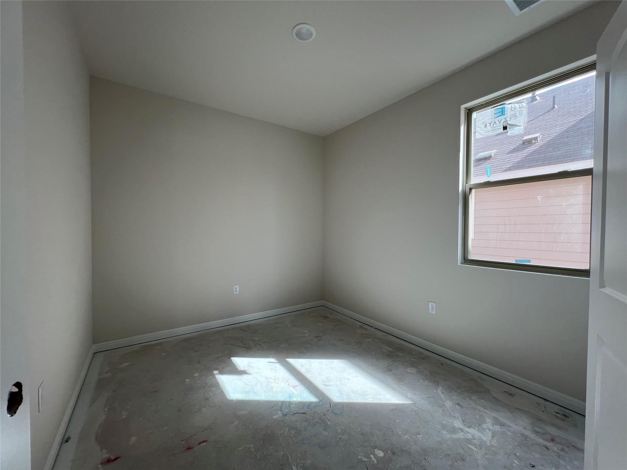 327 Willow Heights Dr, Hutto, TX 78634