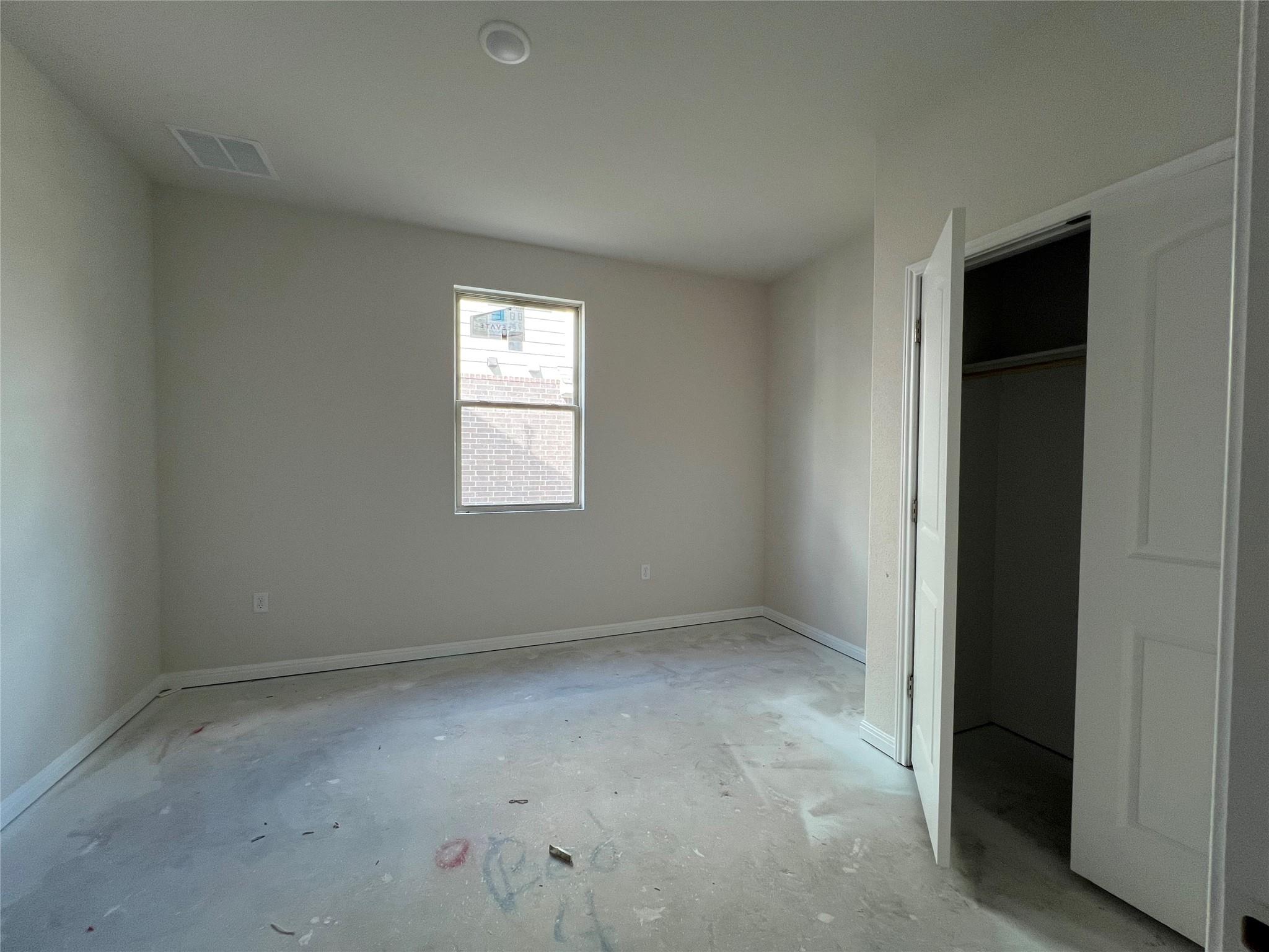 327 Willow Heights Dr, Hutto, TX 78634