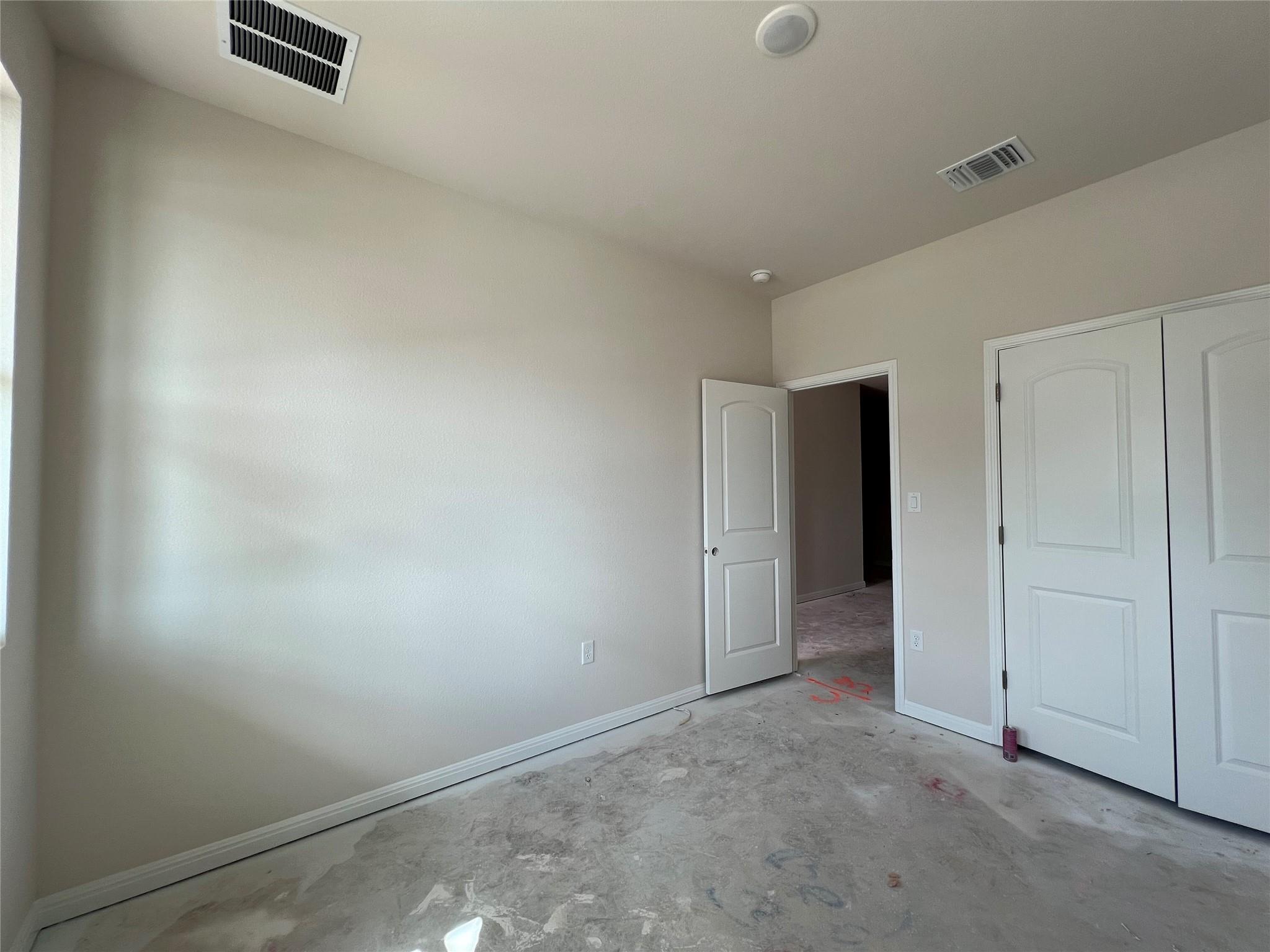 327 Willow Heights Dr, Hutto, TX 78634