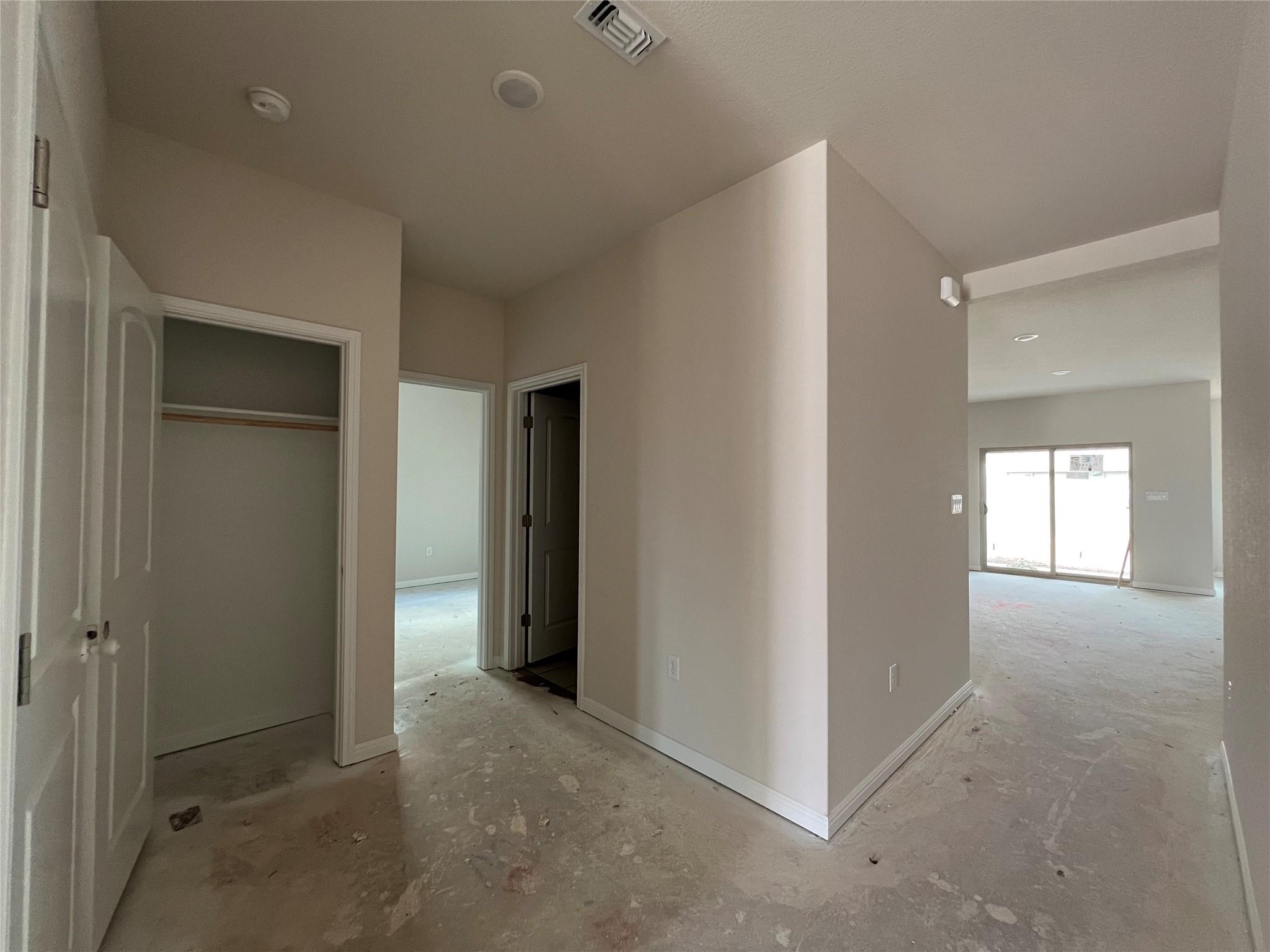 327 Willow Heights Dr, Hutto, TX 78634