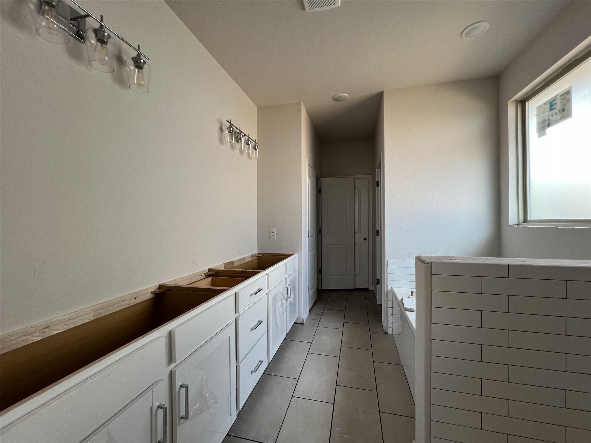 327 Willow Heights Dr, Hutto, TX 78634