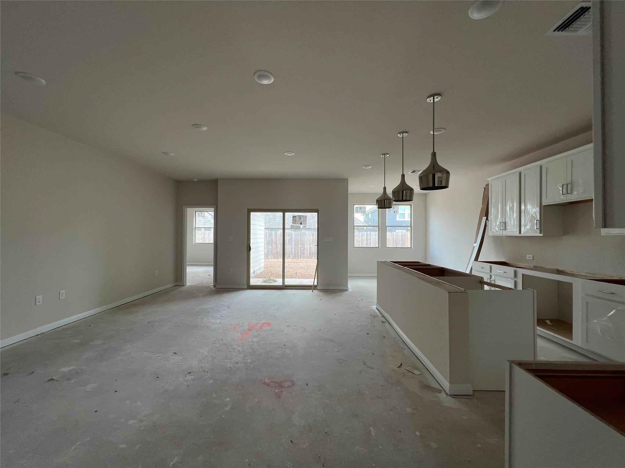 327 Willow Heights Dr, Hutto, TX 78634