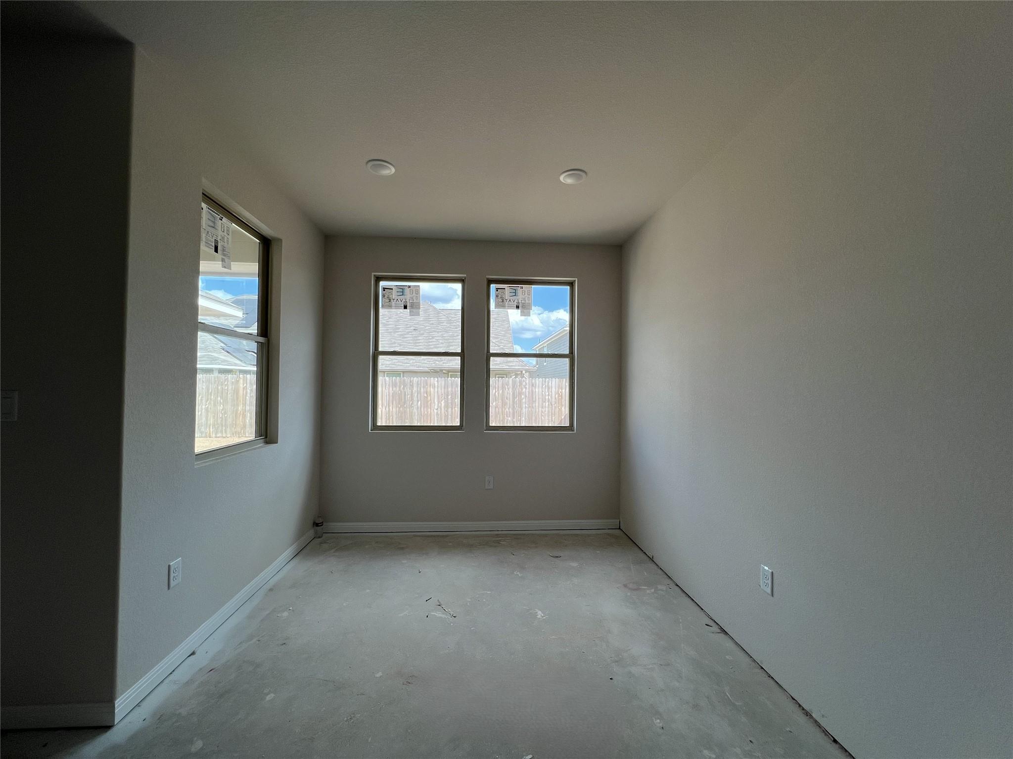 327 Willow Heights Dr, Hutto, TX 78634