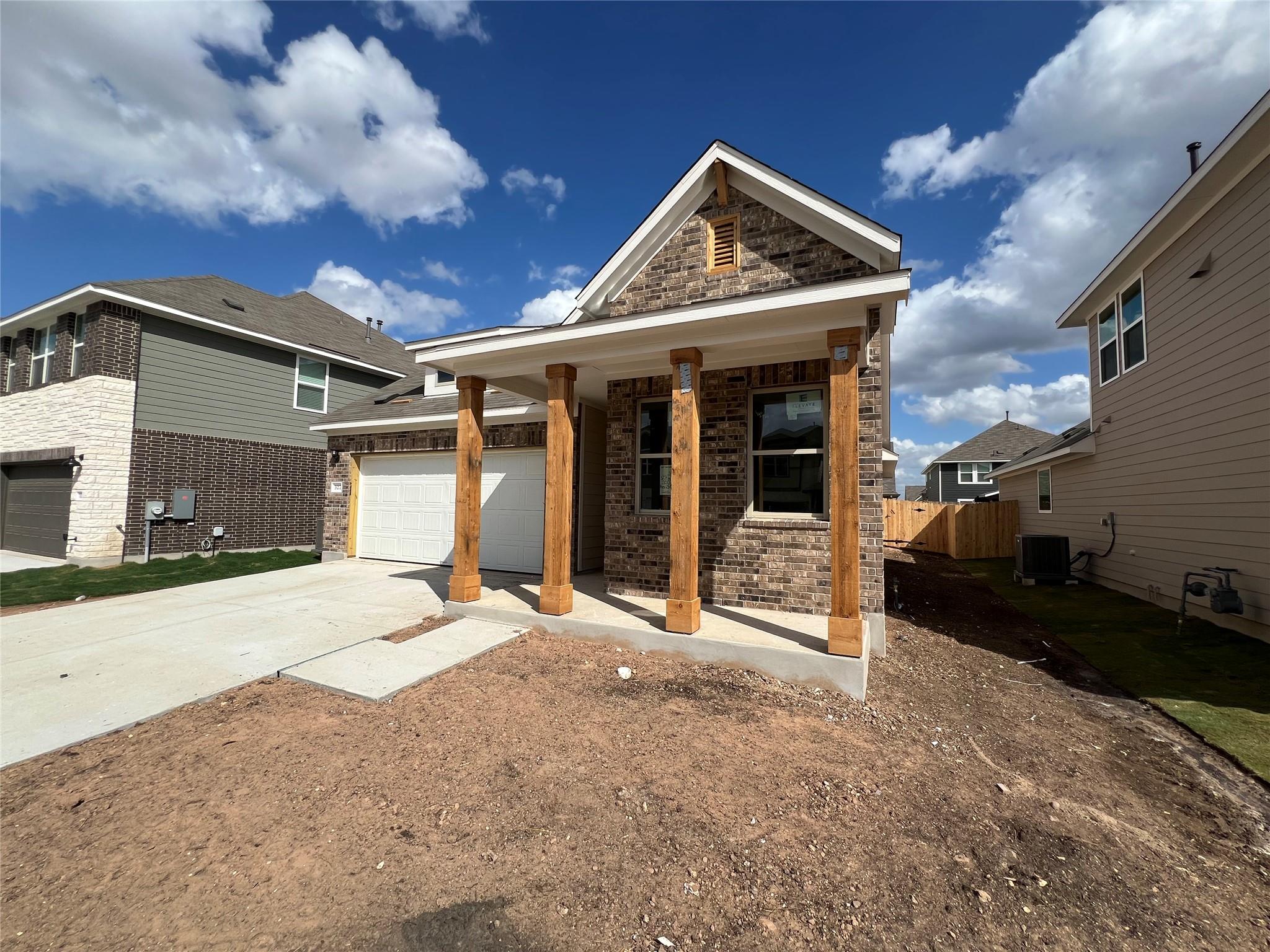 327 Willow Heights Dr, Hutto, TX 78634