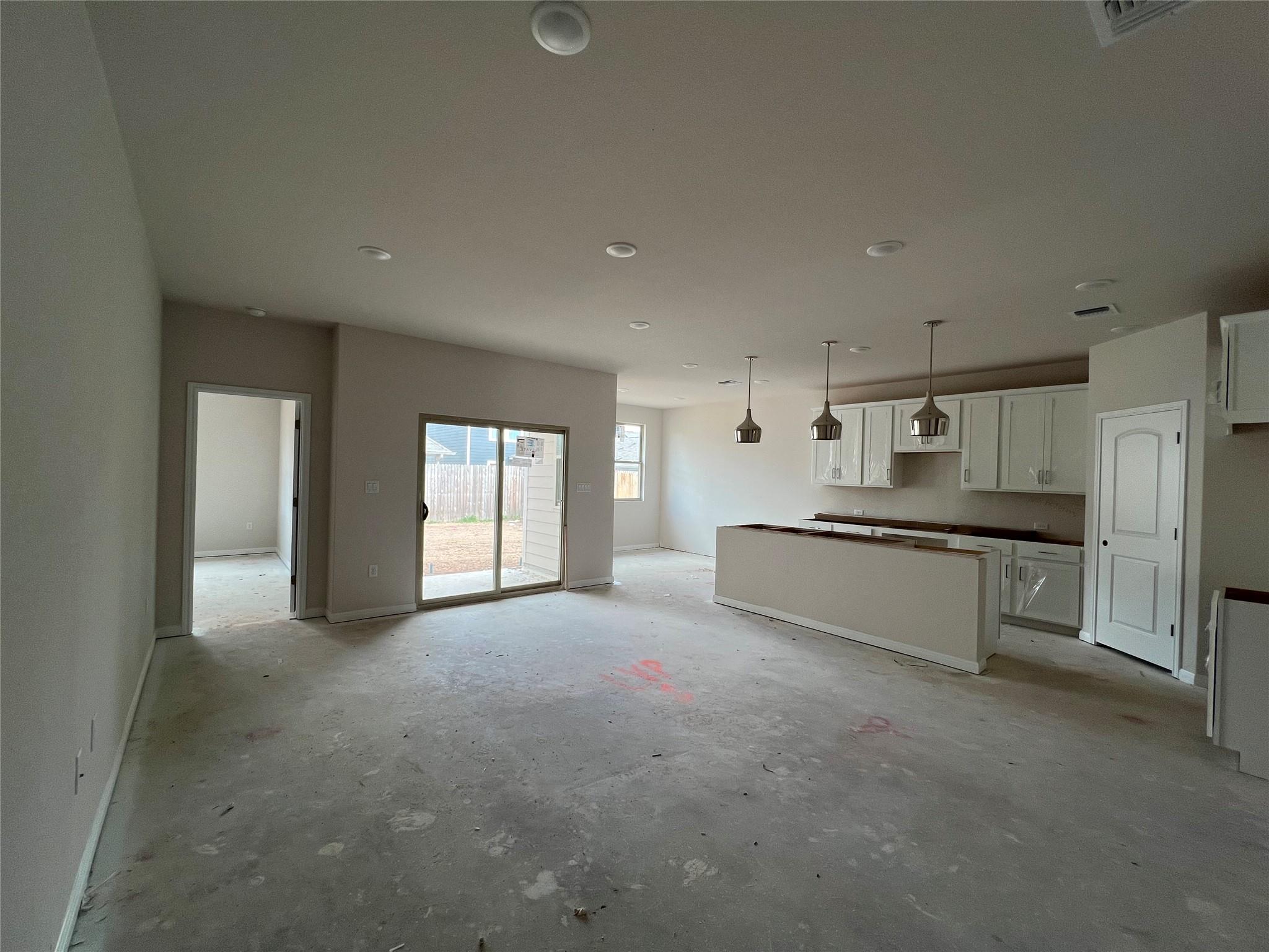 327 Willow Heights Dr, Hutto, TX 78634