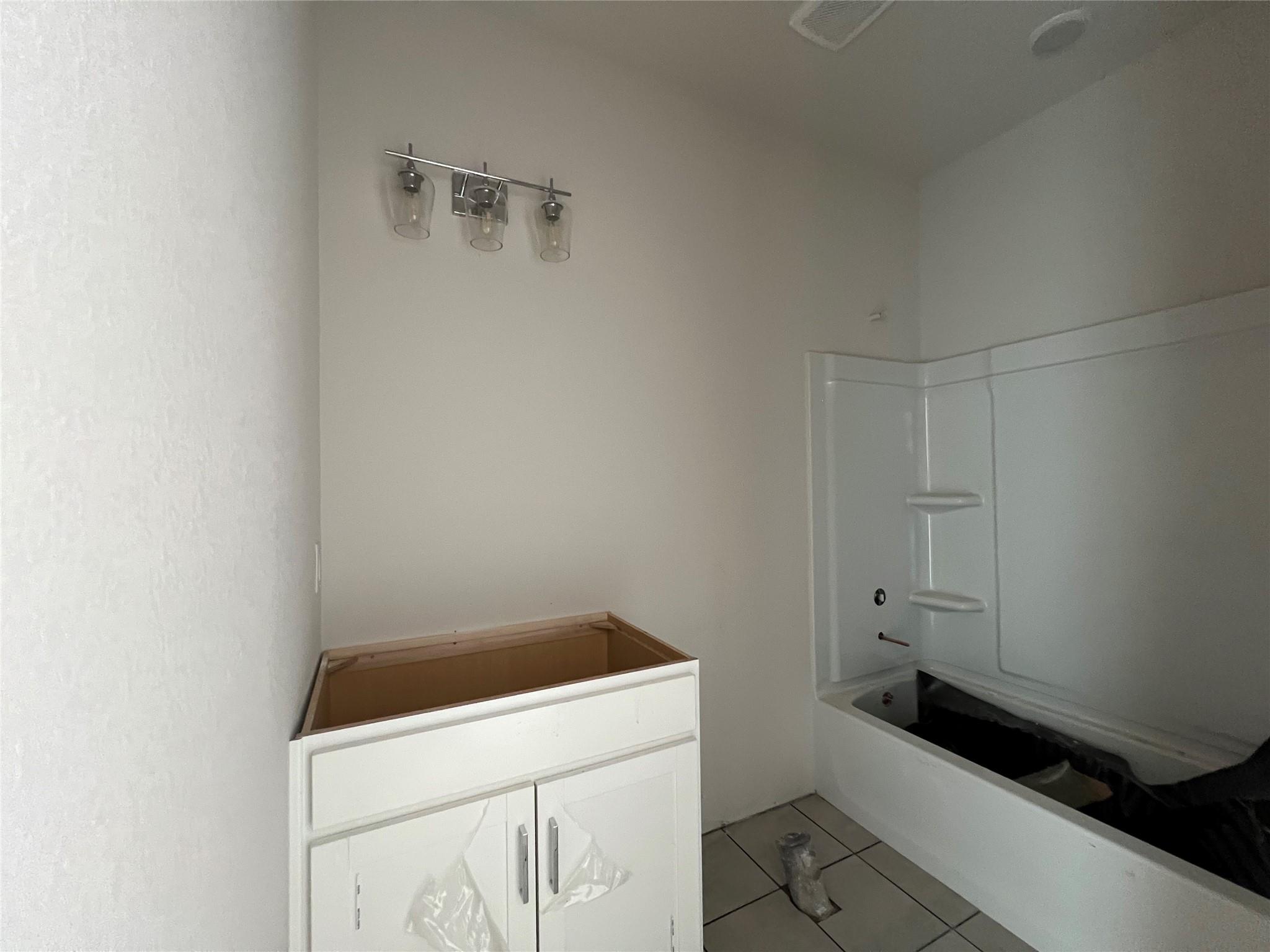 327 Willow Heights Dr, Hutto, TX 78634