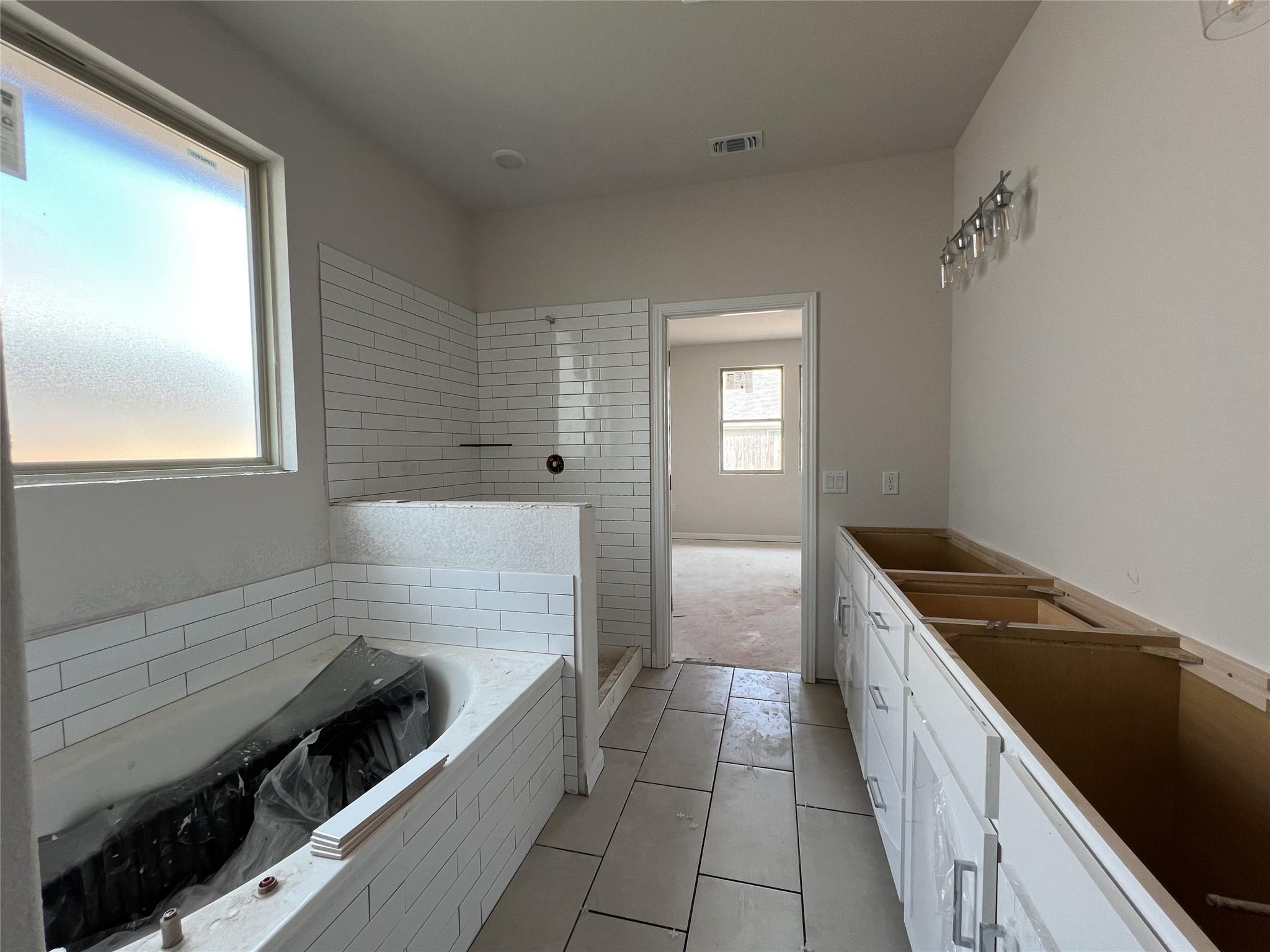 327 Willow Heights Dr, Hutto, TX 78634