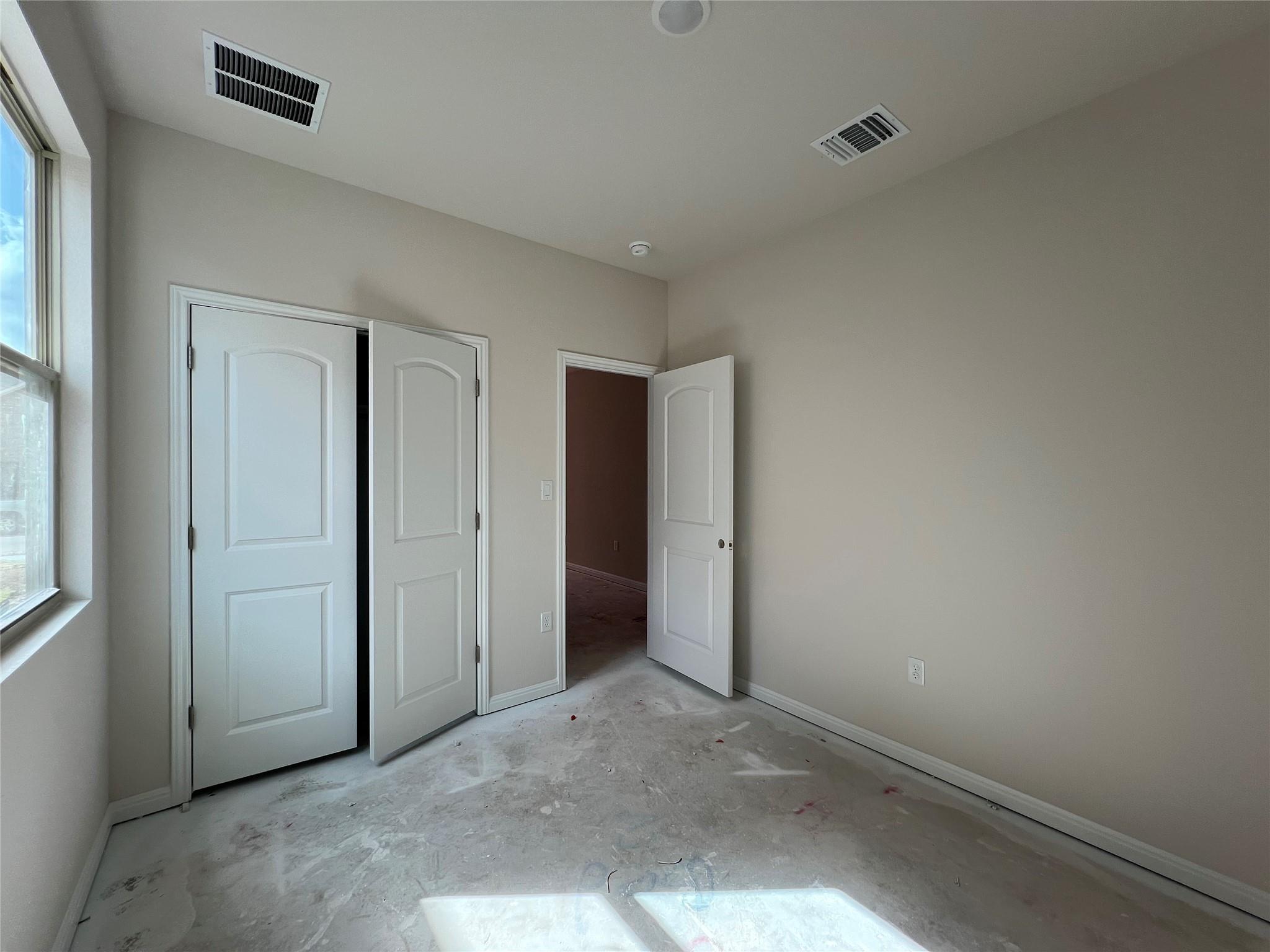 327 Willow Heights Dr, Hutto, TX 78634