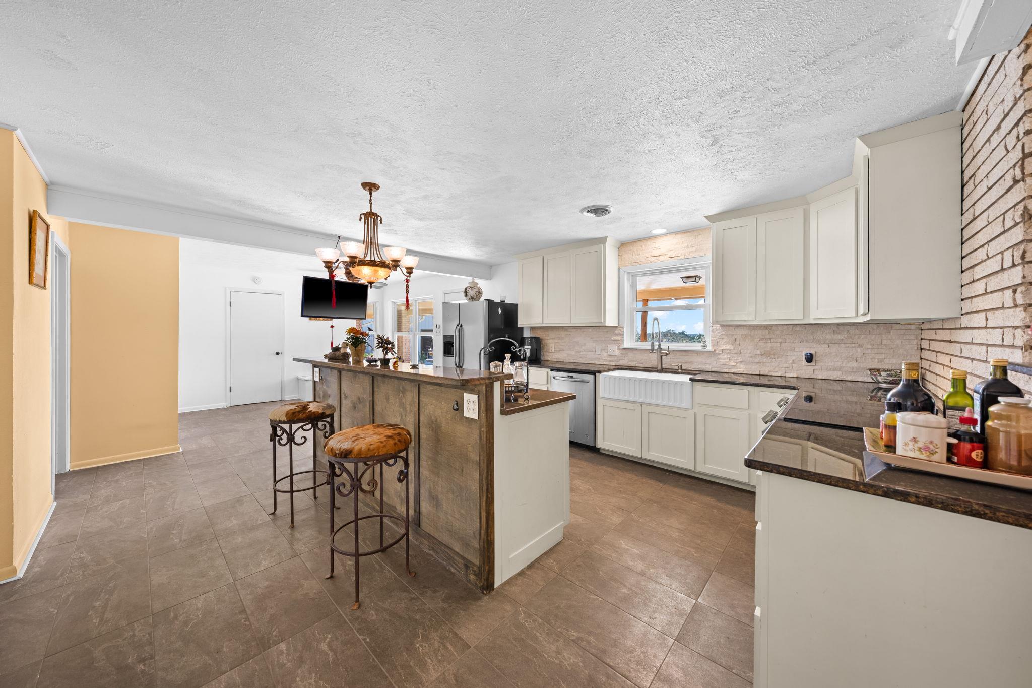 88 Oak Alley, Kerrville, TX 78028