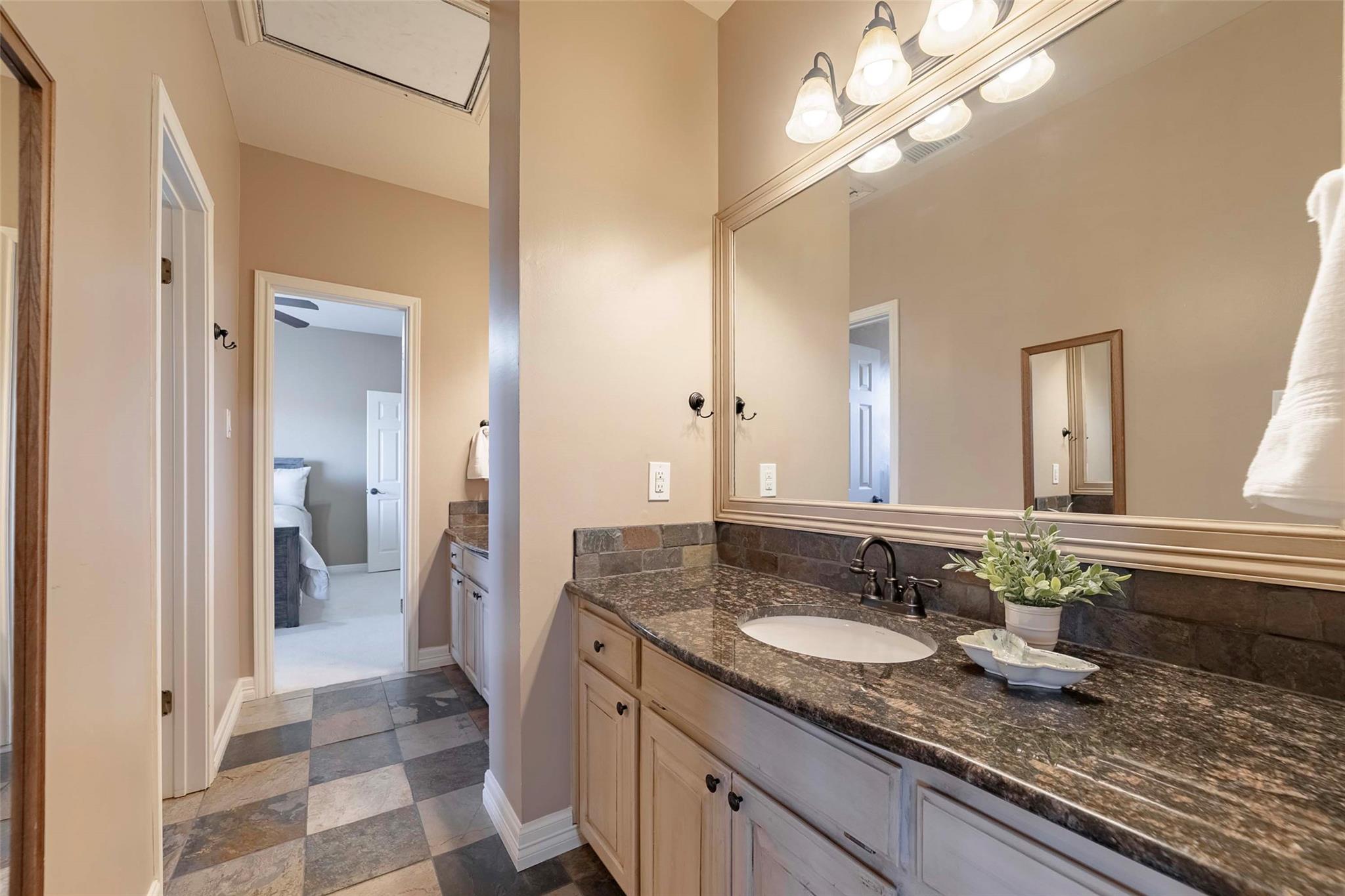 9201 SILVER PINE Cv, Austin, TX 78733