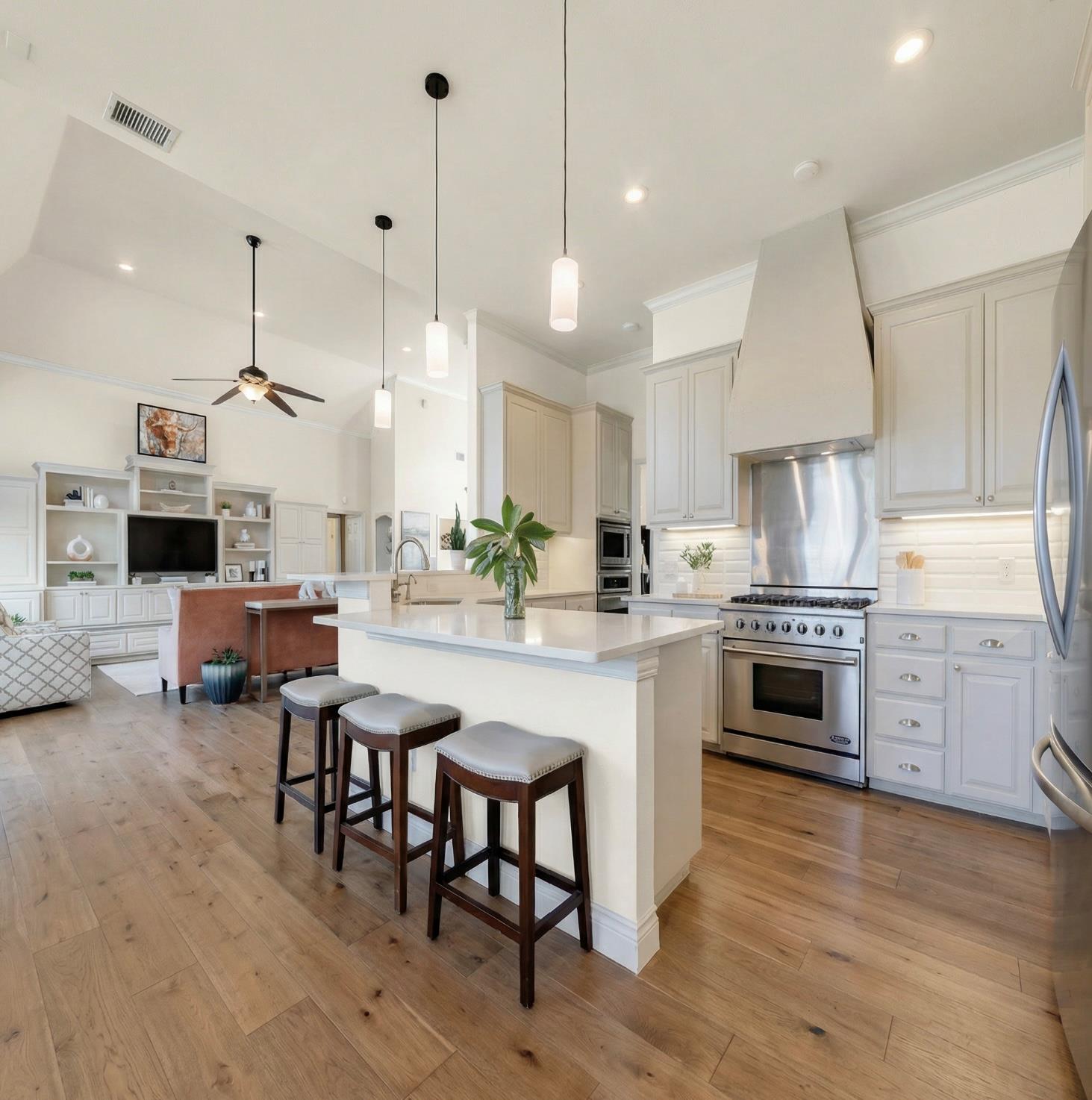 9201 SILVER PINE Cv, Austin, TX 78733