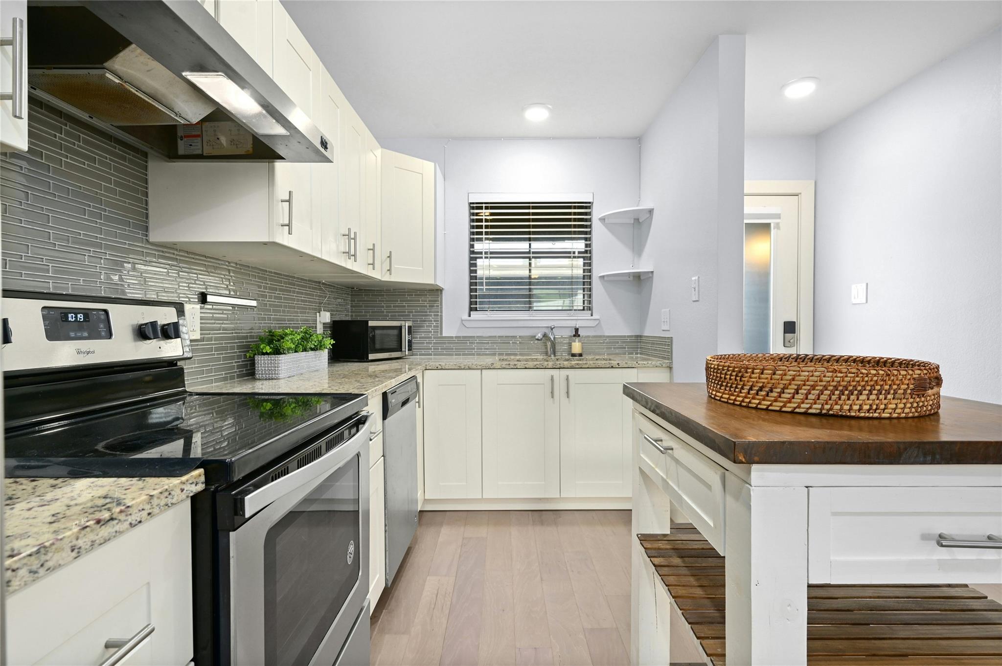 909 Reinli St # 228, Austin, TX 78751