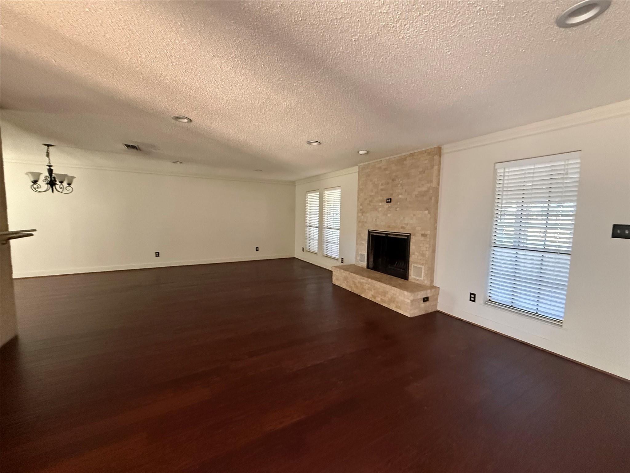 214 meadowlakes Dr, Meadowlakes, TX 78654