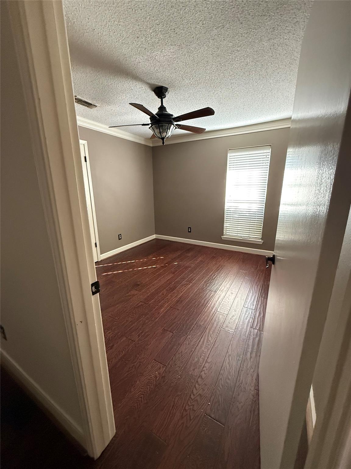 214 meadowlakes Dr, Meadowlakes, TX 78654