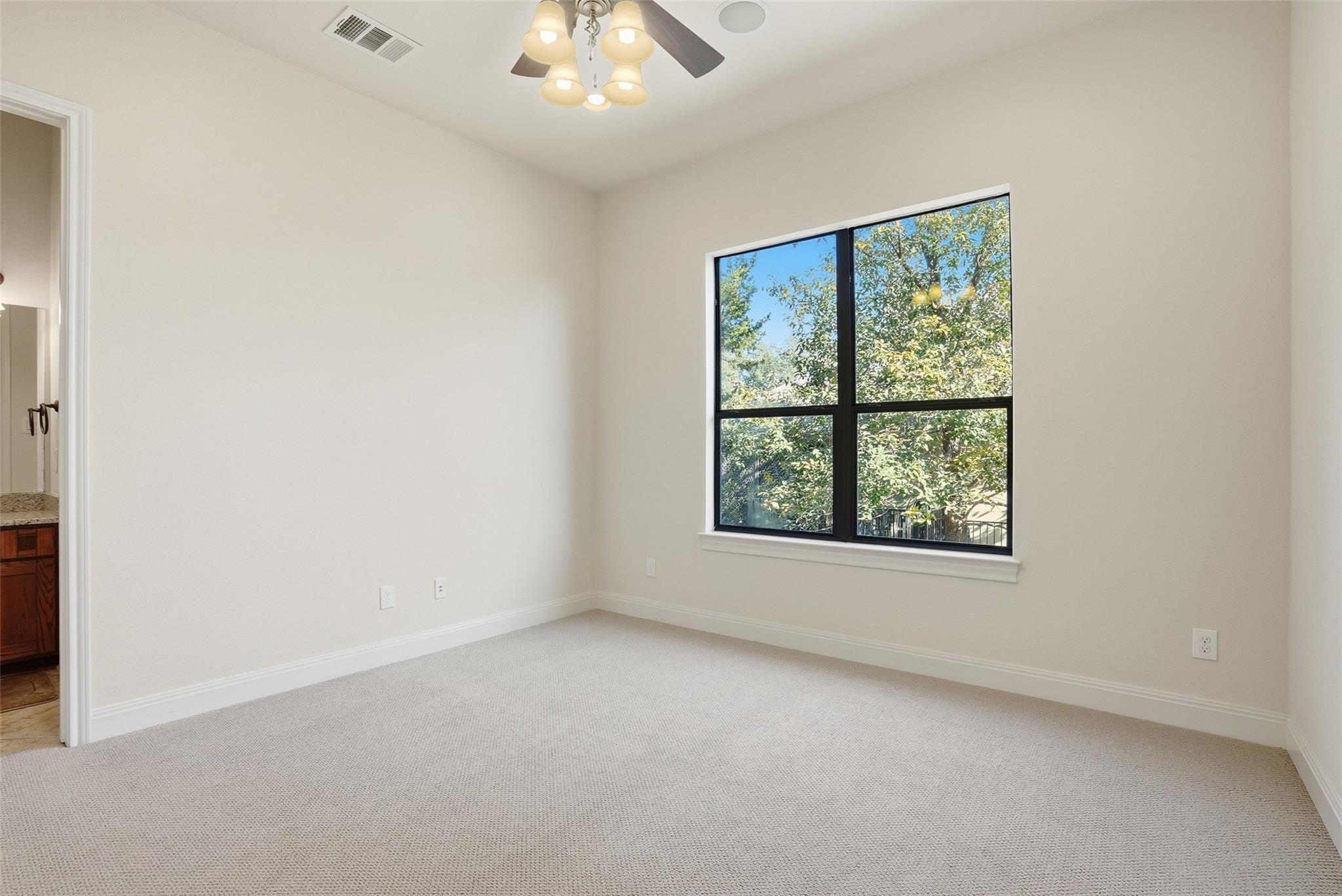 2312 Lakehurst Rd, Spicewood, TX 78669