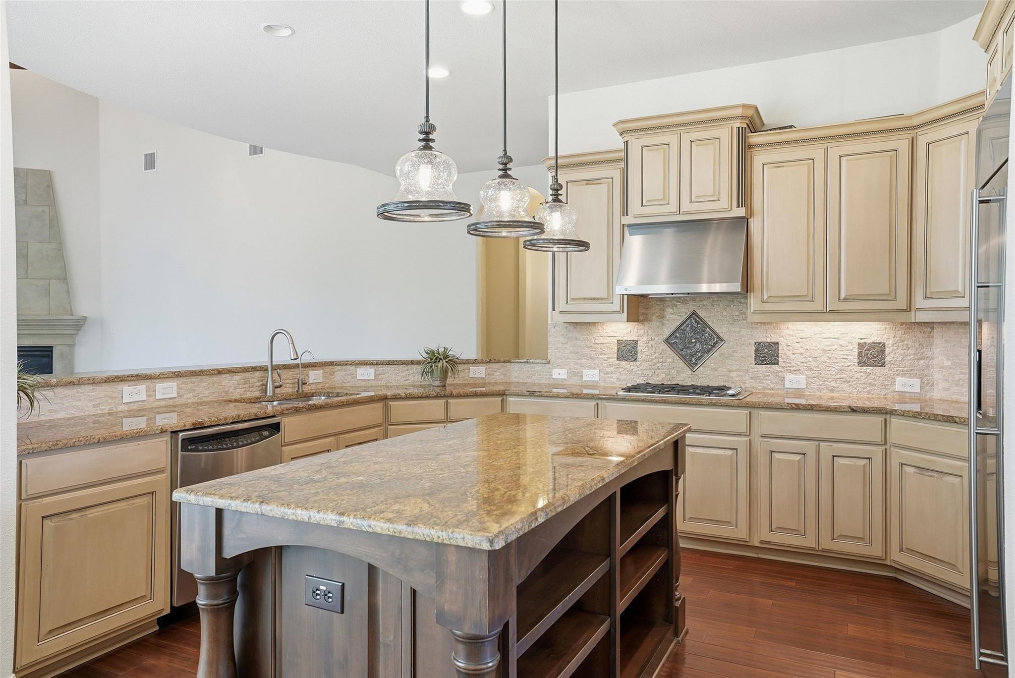 2312 Lakehurst Rd, Spicewood, TX 78669