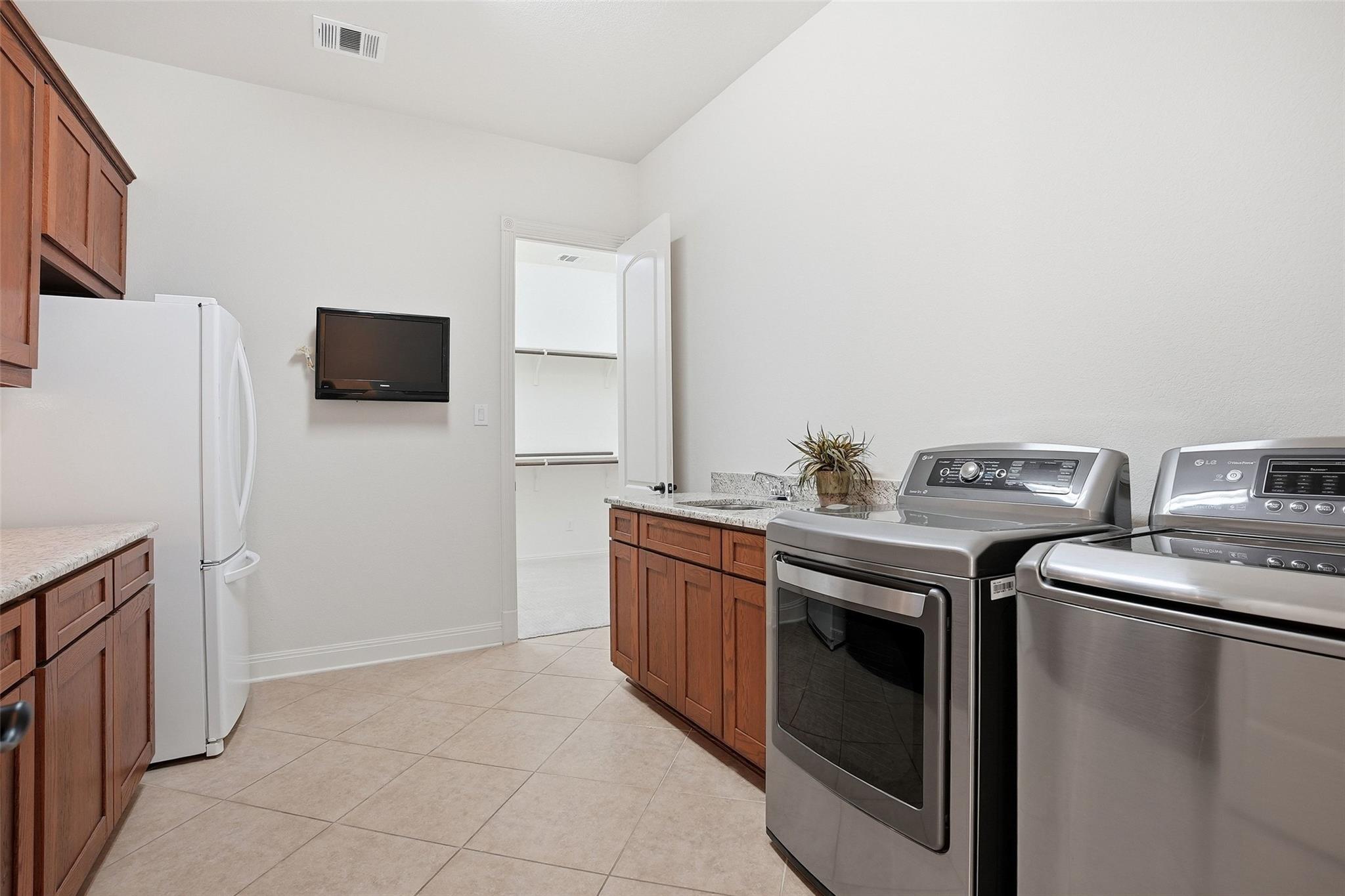 2312 Lakehurst Rd, Spicewood, TX 78669