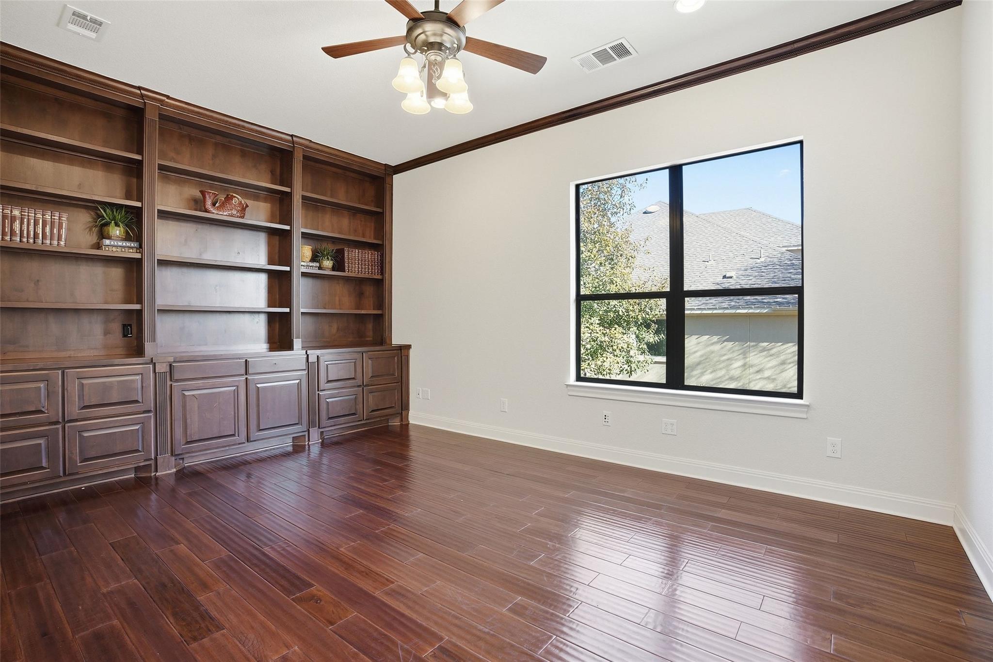 2312 Lakehurst Rd, Spicewood, TX 78669