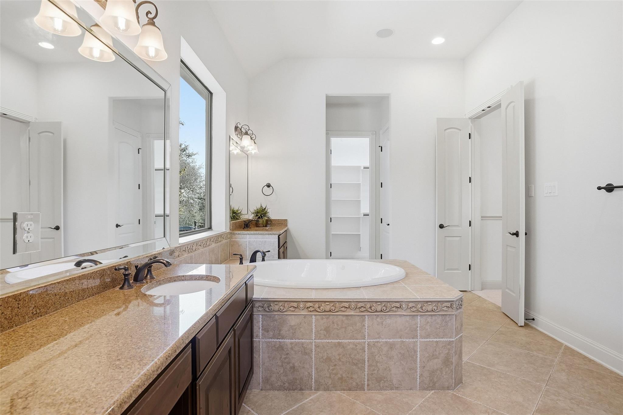 2312 Lakehurst Rd, Spicewood, TX 78669