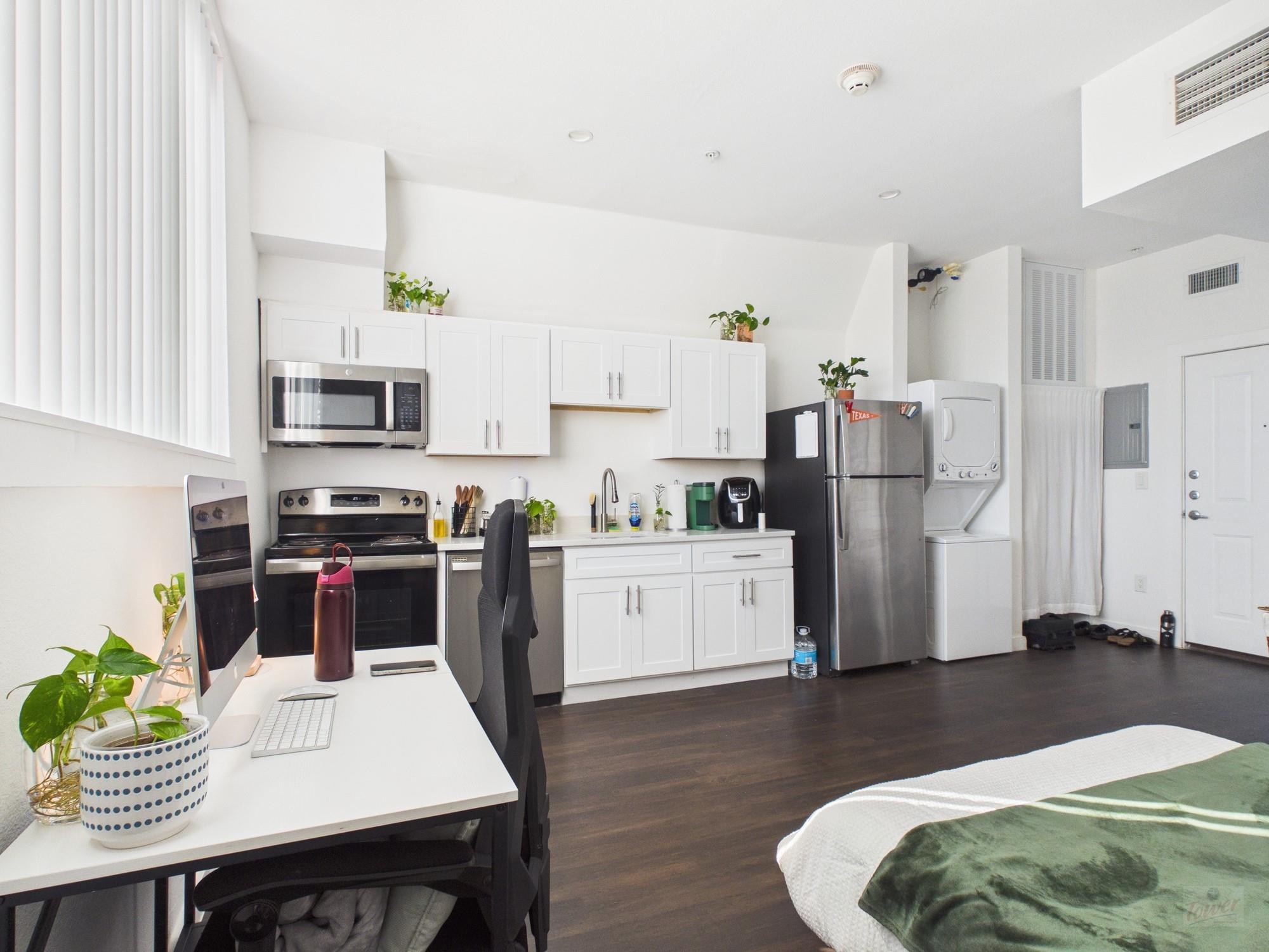 1010 W 26th St # 306, Austin, TX 78705