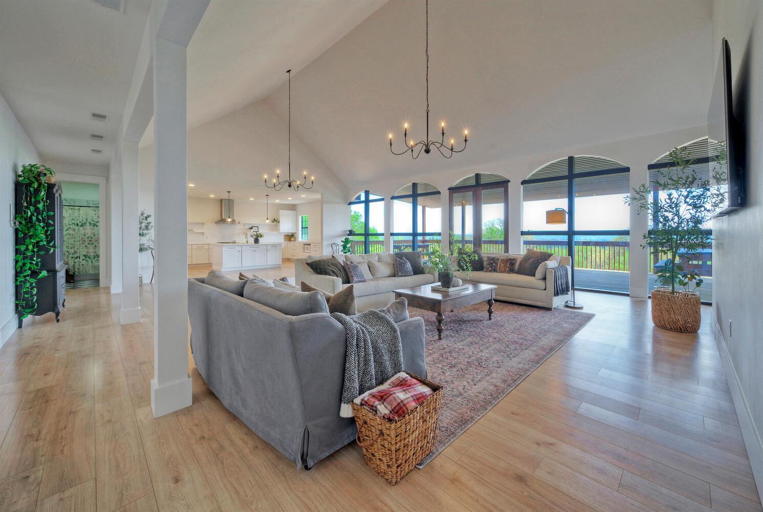 198 Rolling Oak Dr, Elgin, TX 78621