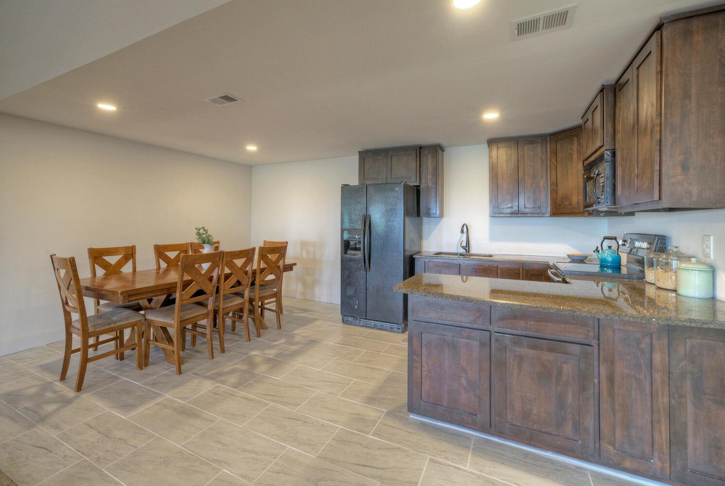 198 Rolling Oak Dr, Elgin, TX 78621