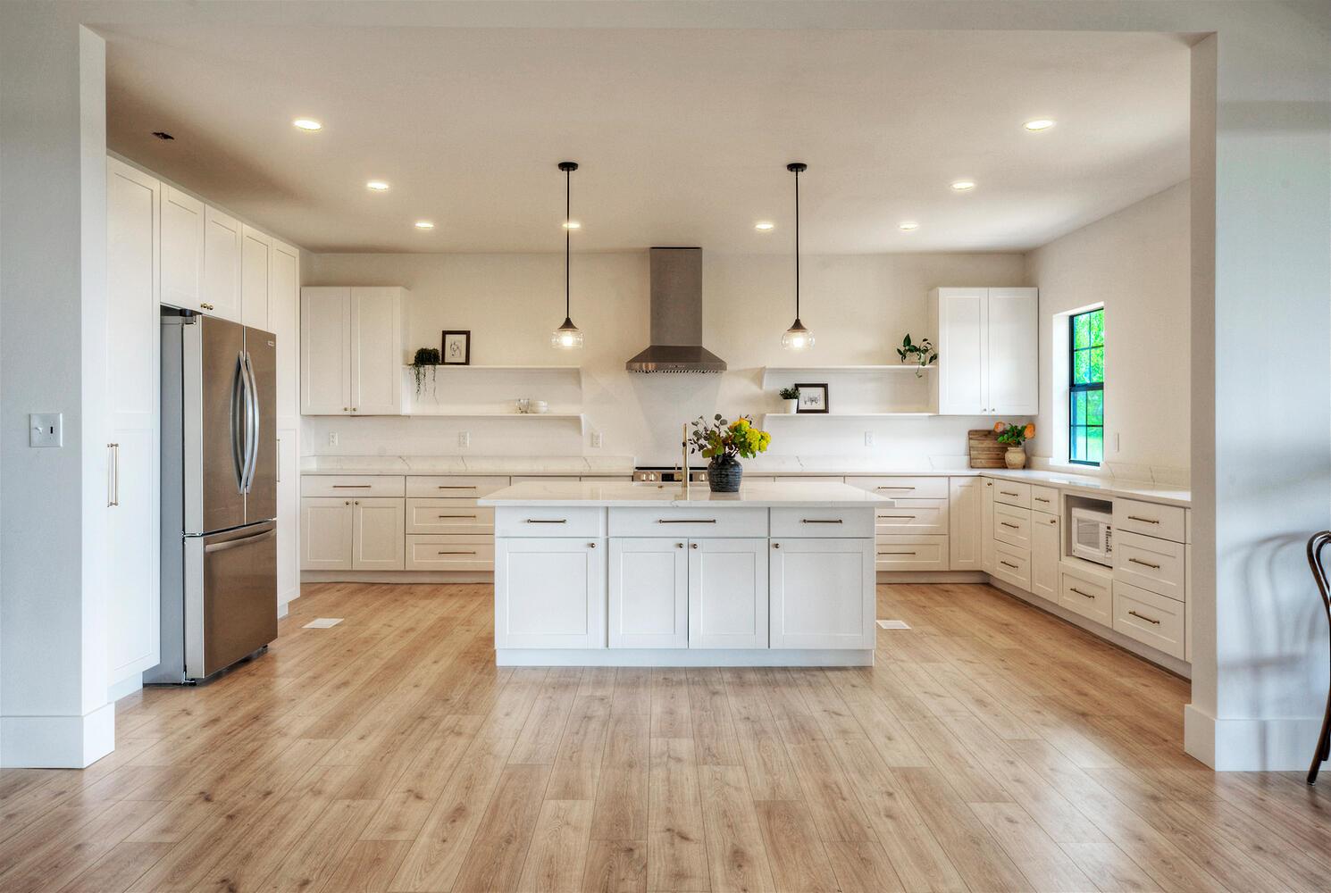 198 Rolling Oak Dr, Elgin, TX 78621