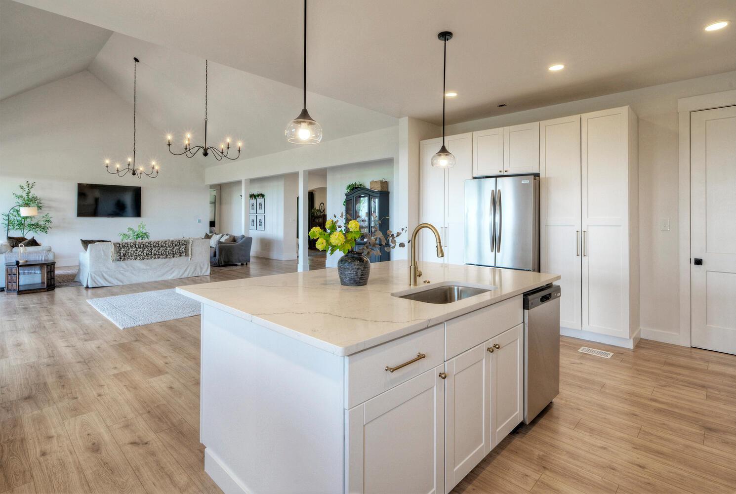 198 Rolling Oak Dr, Elgin, TX 78621