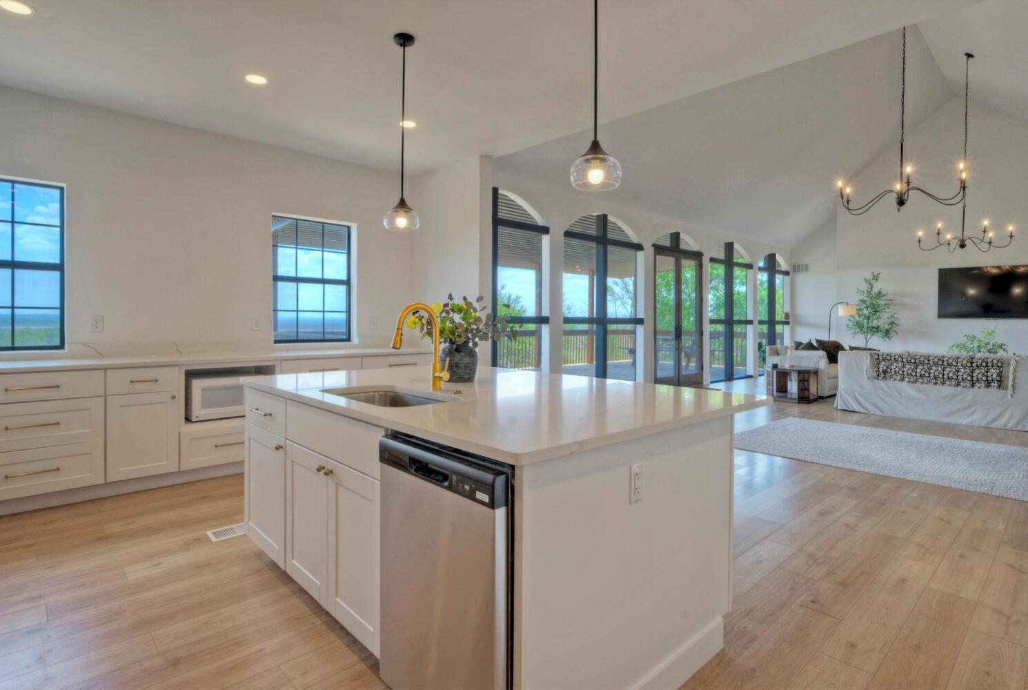 198 Rolling Oak Dr, Elgin, TX 78621