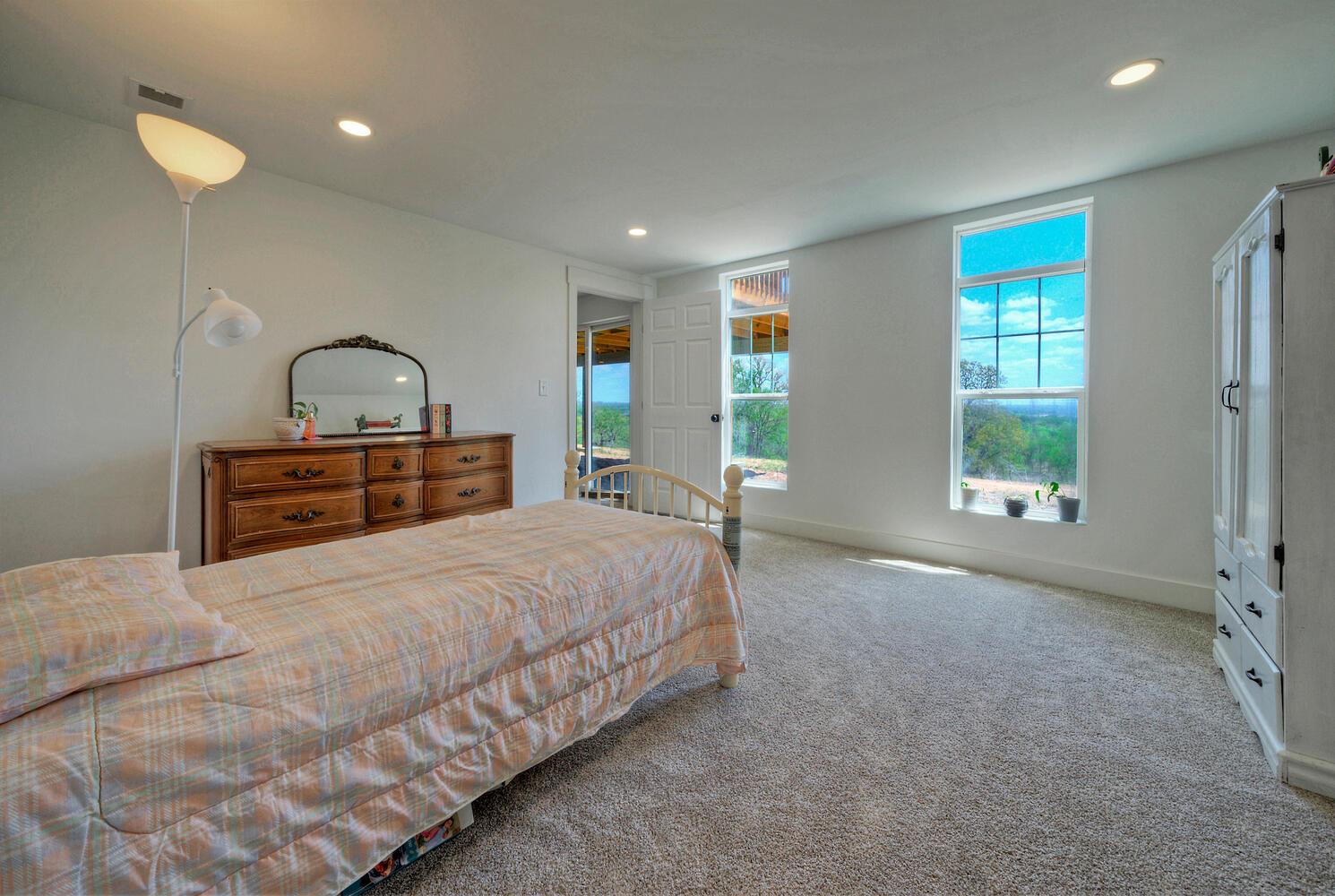 198 Rolling Oak Dr, Elgin, TX 78621