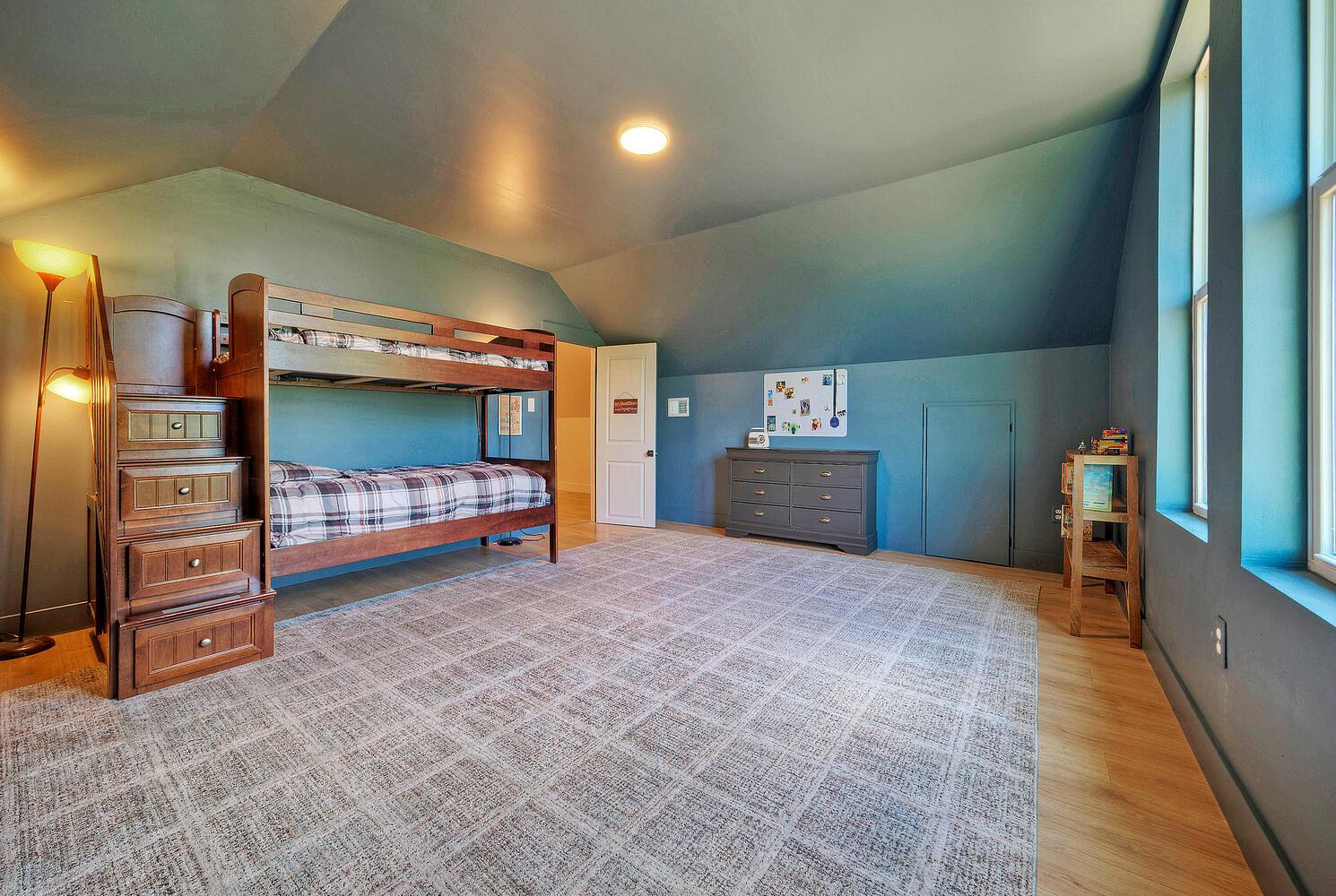 198 Rolling Oak Dr, Elgin, TX 78621