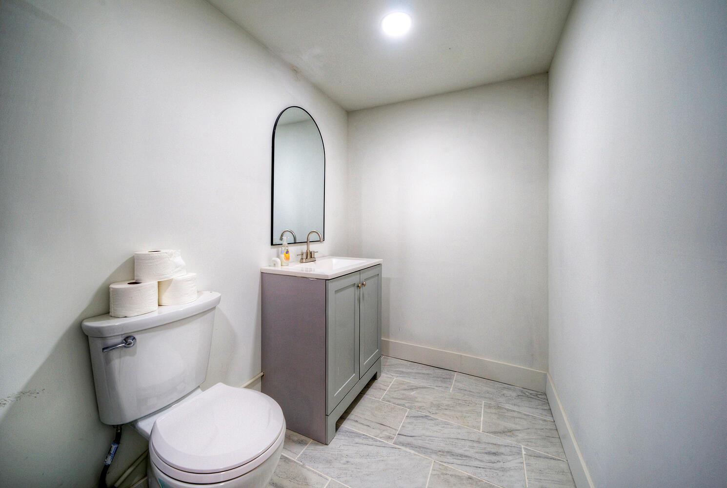 198 Rolling Oak Dr, Elgin, TX 78621