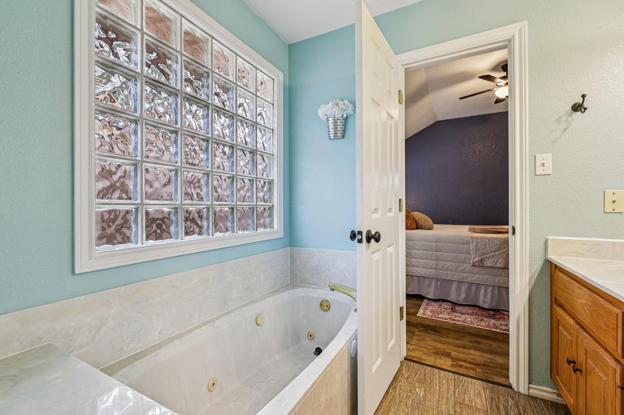 438 Tahitian Dr, Bastrop, TX 78602