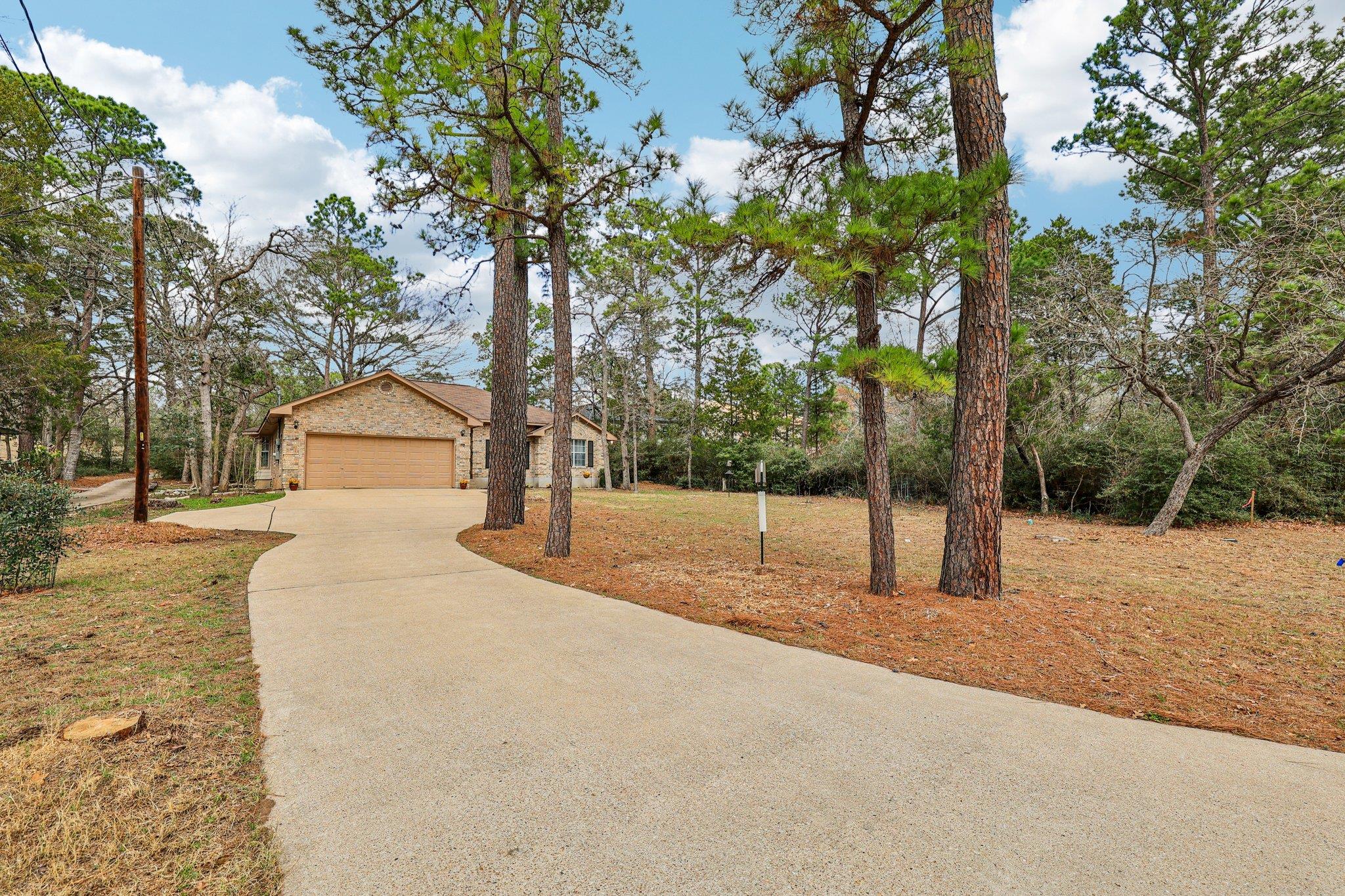 438 Tahitian Dr, Bastrop, TX 78602