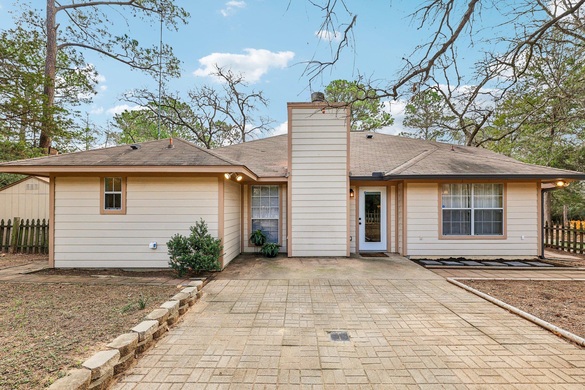 438 Tahitian Dr, Bastrop, TX 78602