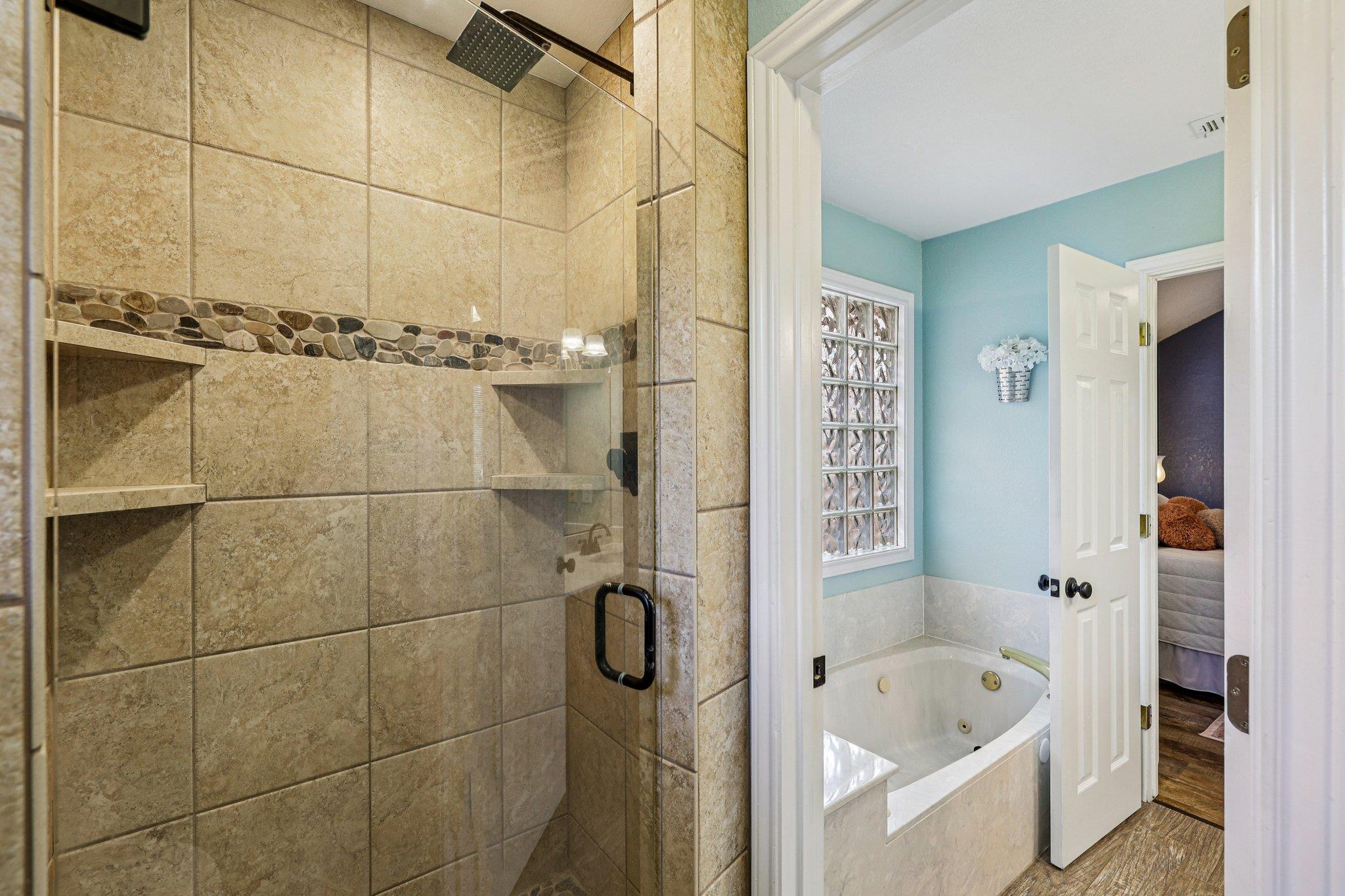 438 Tahitian Dr, Bastrop, TX 78602