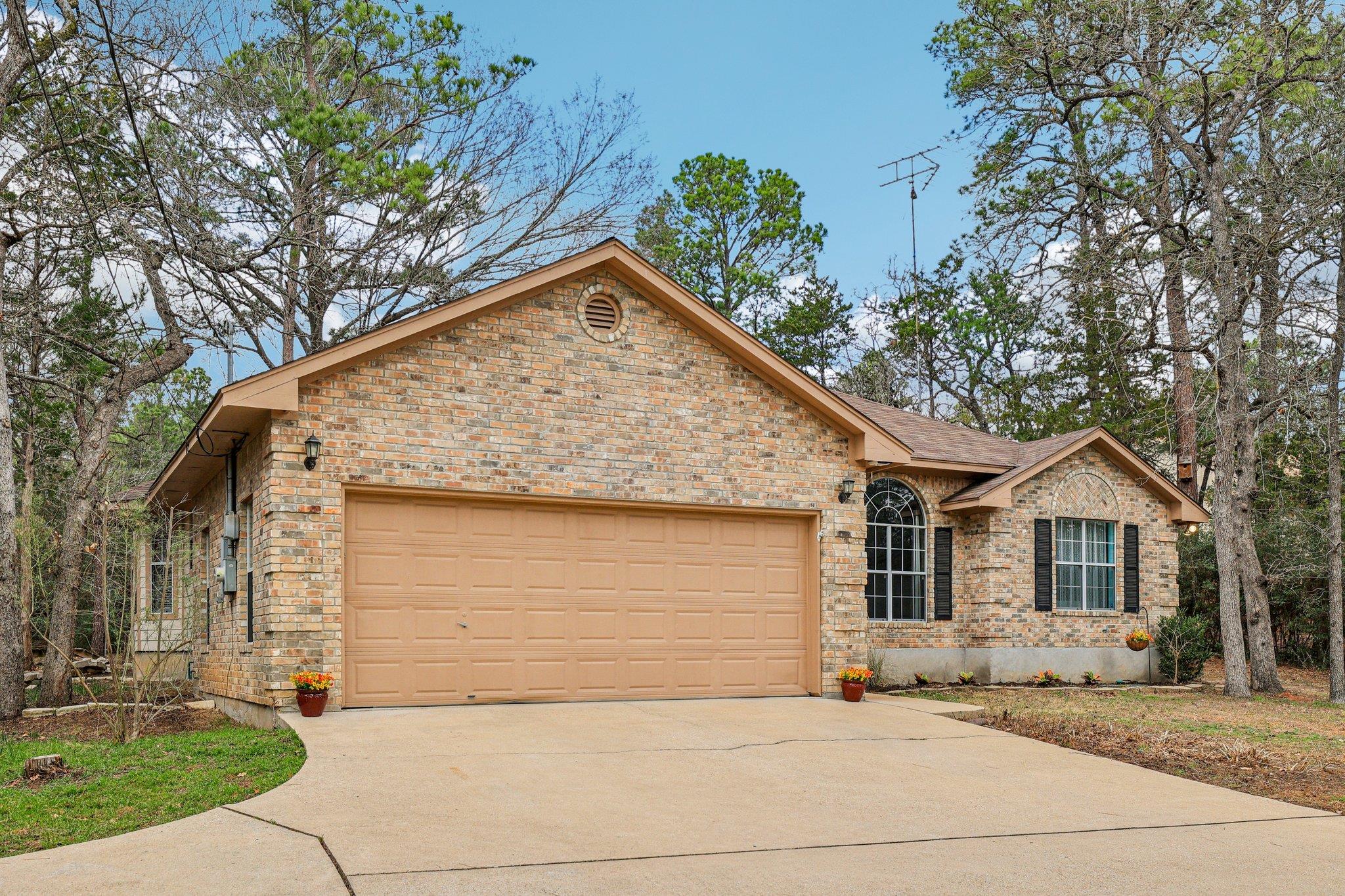 438 Tahitian Dr, Bastrop, TX 78602