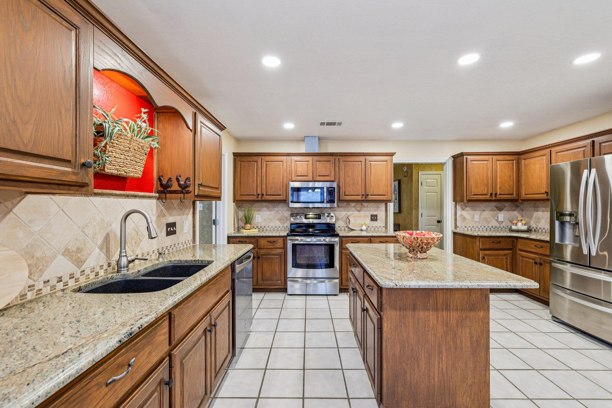 438 Tahitian Dr, Bastrop, TX 78602