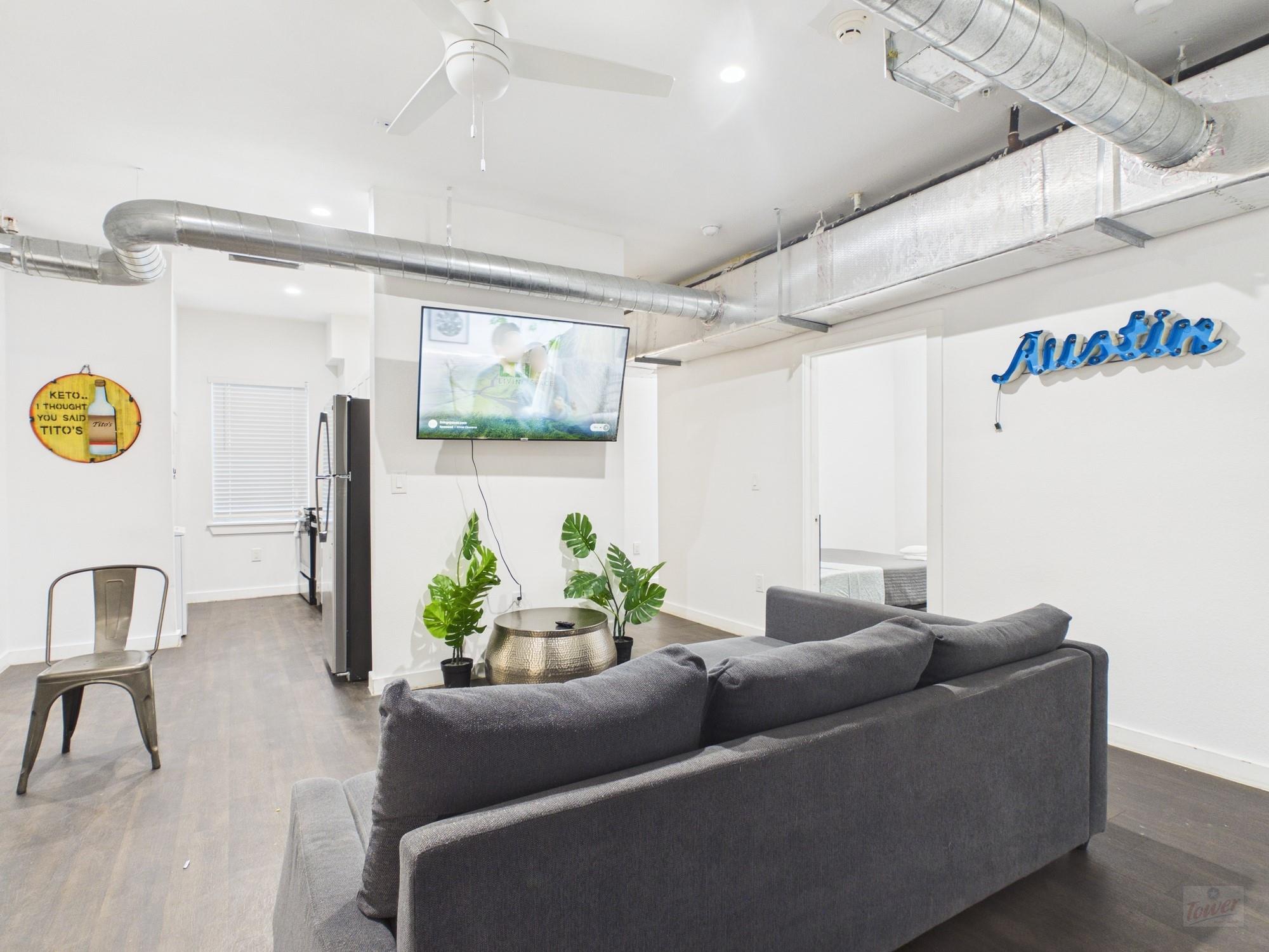 1010 W 26th St # 310, Austin, TX 78705