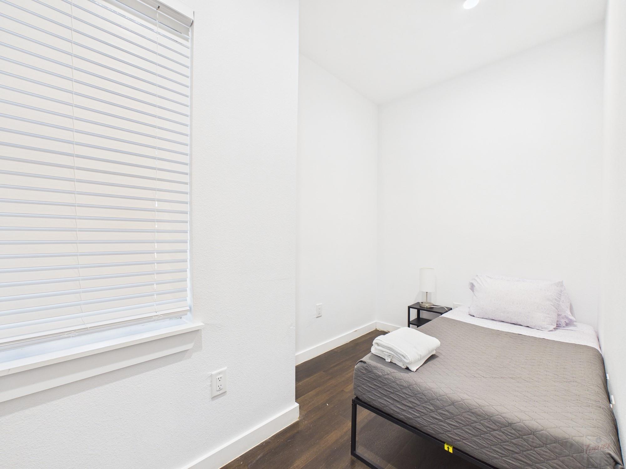 1010 W 26th St # 310, Austin, TX 78705