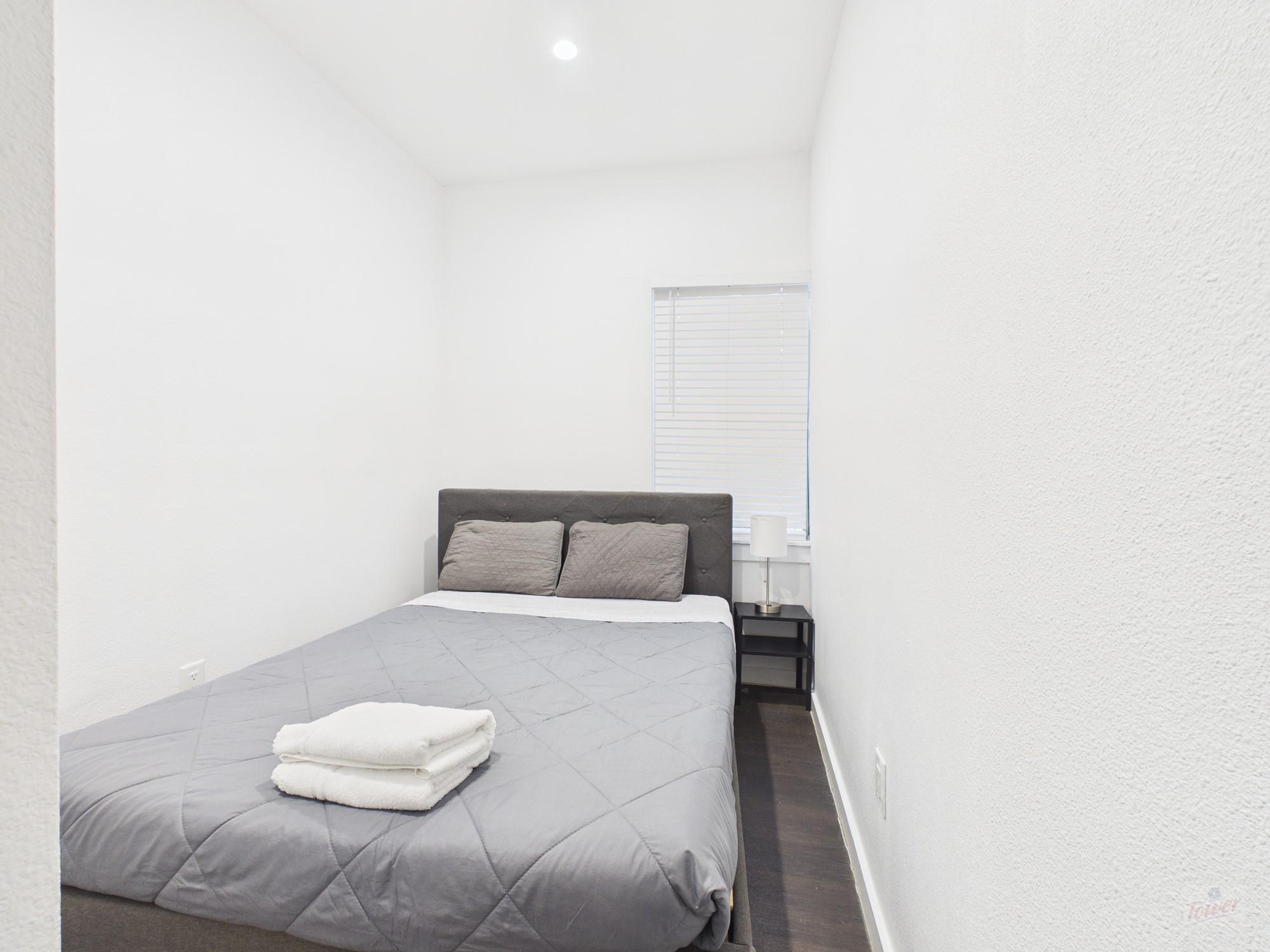 1010 W 26th St # 310, Austin, TX 78705