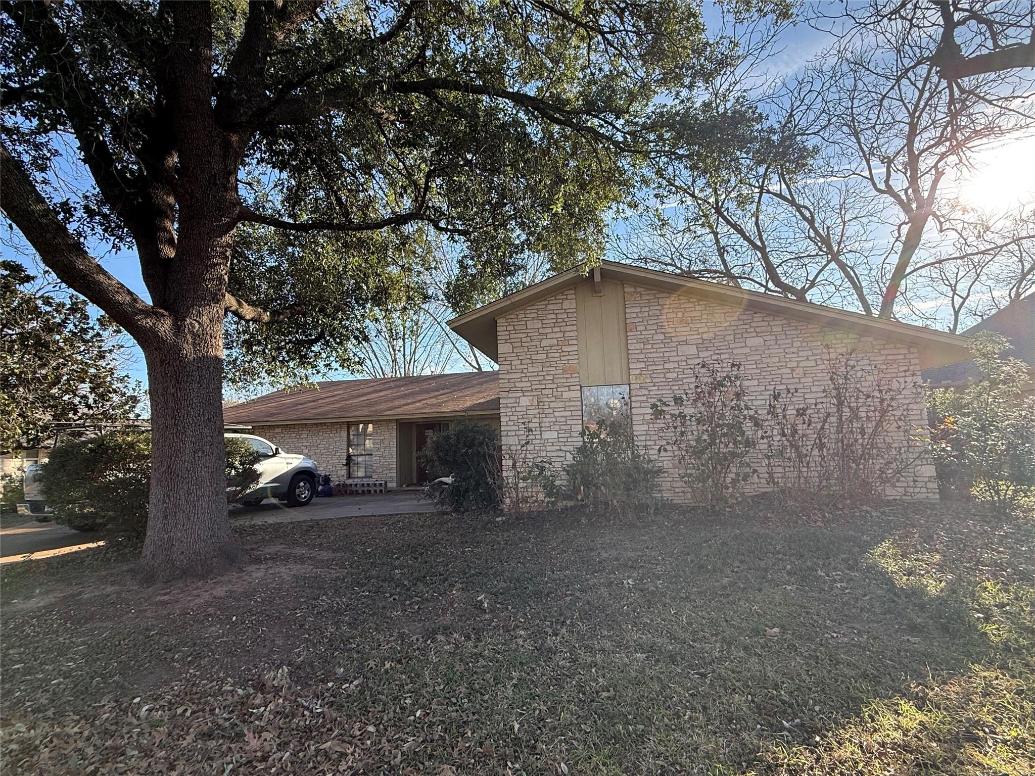 305 Columbine St, Marble Falls, TX 78654