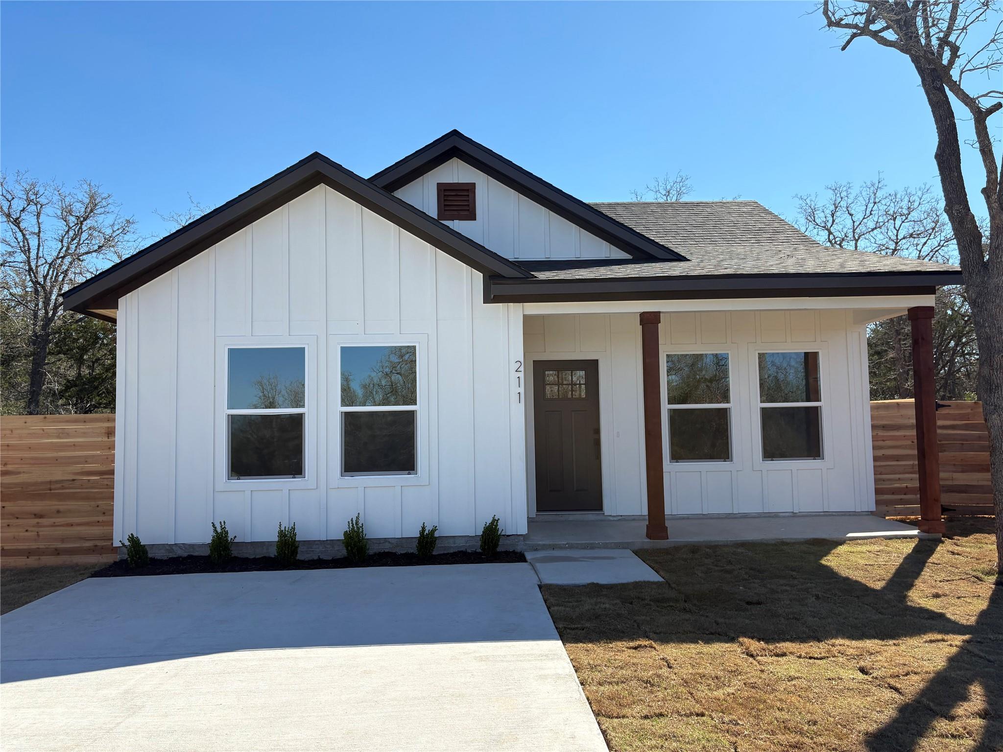 211 Big Bow, Smithville, TX 78957