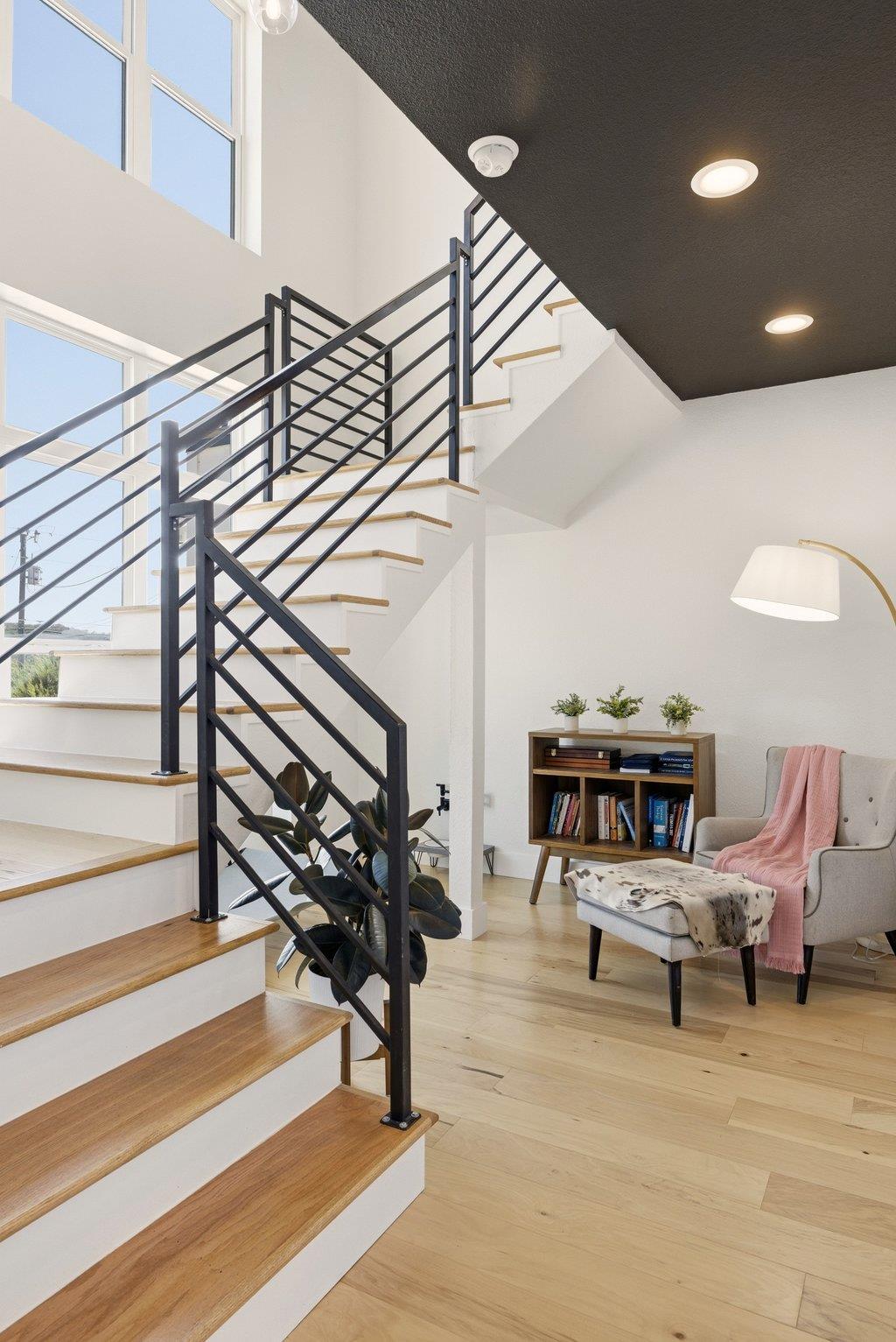 708 Newport Dr, Spicewood, TX 78669