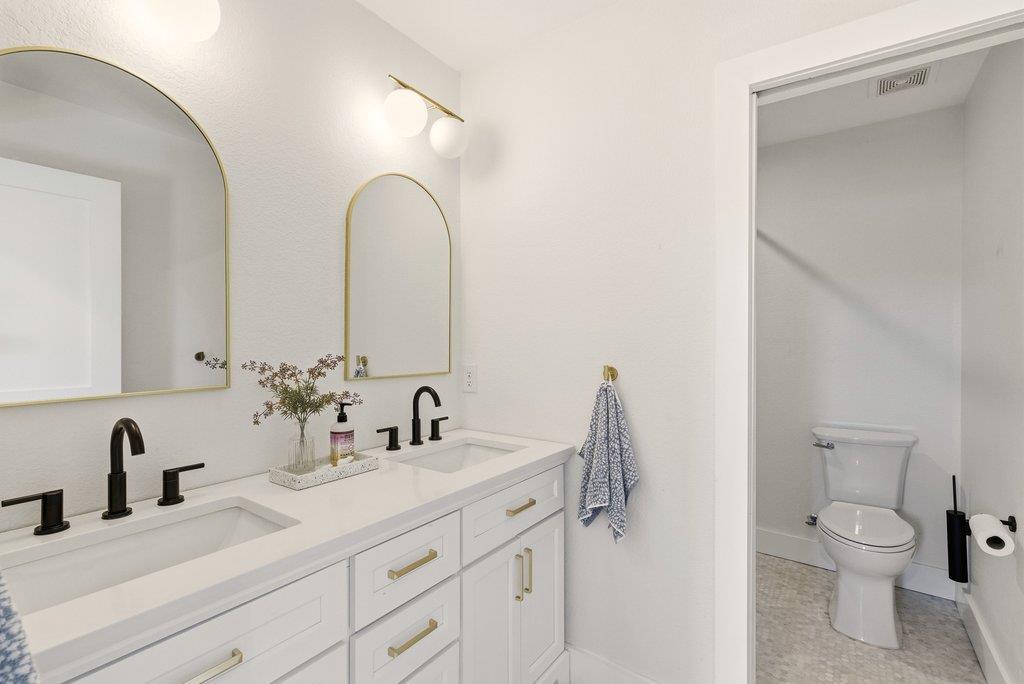 708 Newport Dr, Spicewood, TX 78669