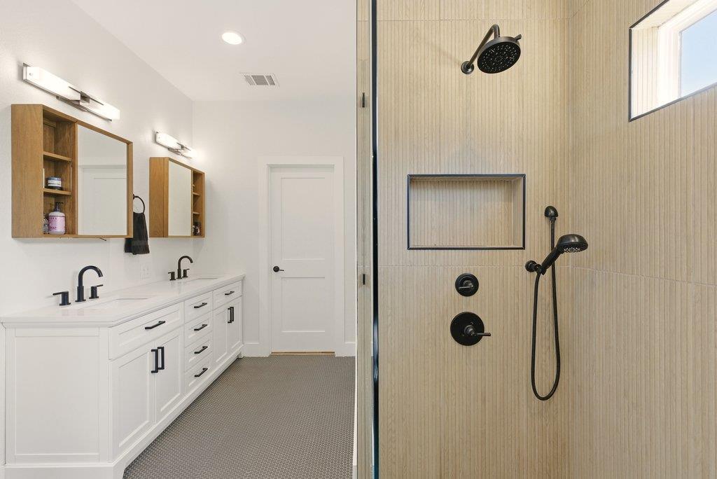 708 Newport Dr, Spicewood, TX 78669