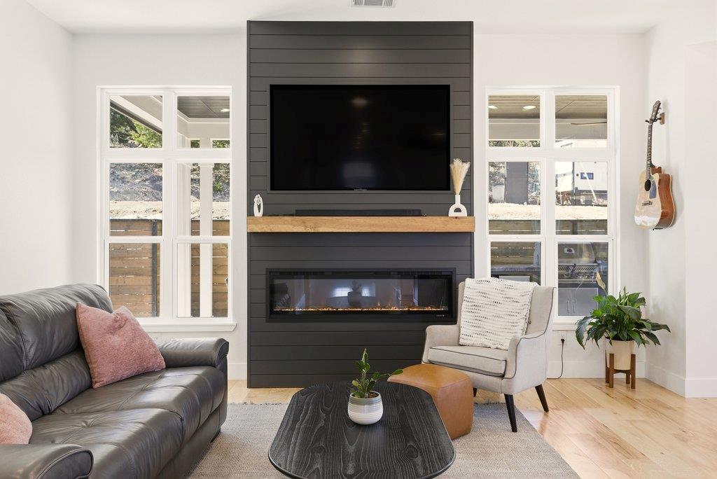 708 Newport Dr, Spicewood, TX 78669